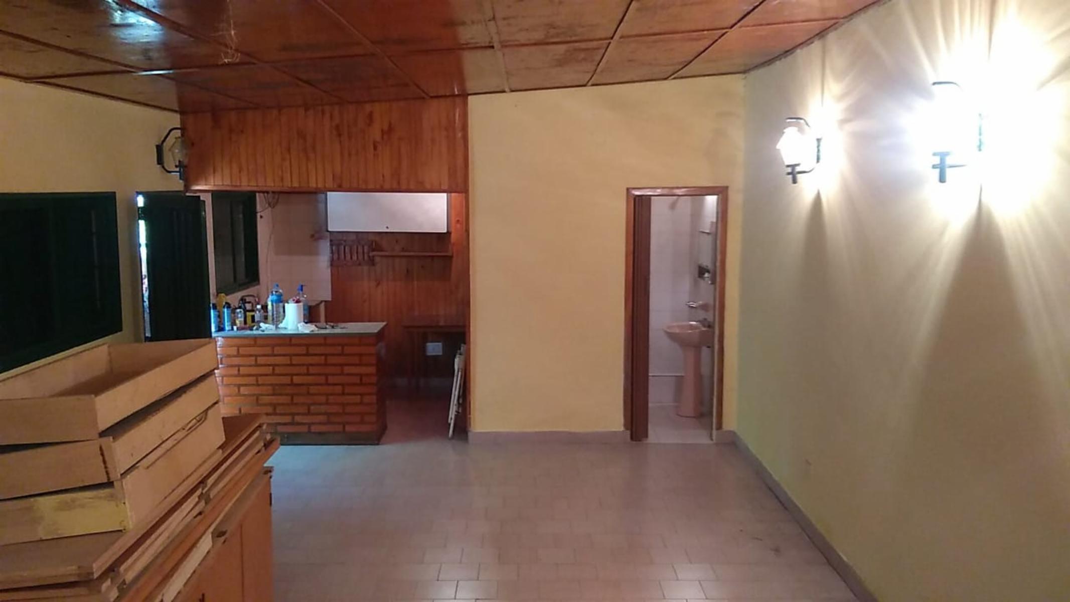 EXCELENTE´PROPIEDAD MULTIFAMILIAR VIVIENDA AL FRENTE DE DOS AMBIENTES ENTRADA DE AUTO PATIO PARRILLA Y AL FONDO OTRA VIVIENDA DE DOS AMBENTES — foto 10
