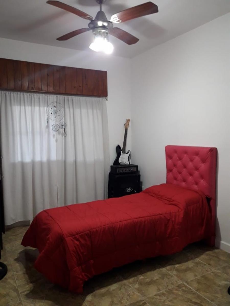 EXCELENTE PROPIEDAD DE CINCO AMBIENTES EN MUY BUEN ESTADO DE CONSERVACION Y UBICACION — foto 9