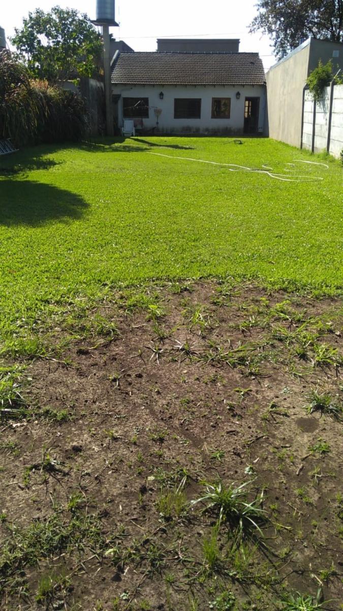 EXCELENTE PROPIEDAD DE CUATRO AMBIENTES CON JARDIN Y APTIO CON AMPLIO PARQUE A MEDIA CUADRA DE LA PLAZA PRINCIPAL DE LA LOCALIDAD DE GARIN — foto 2