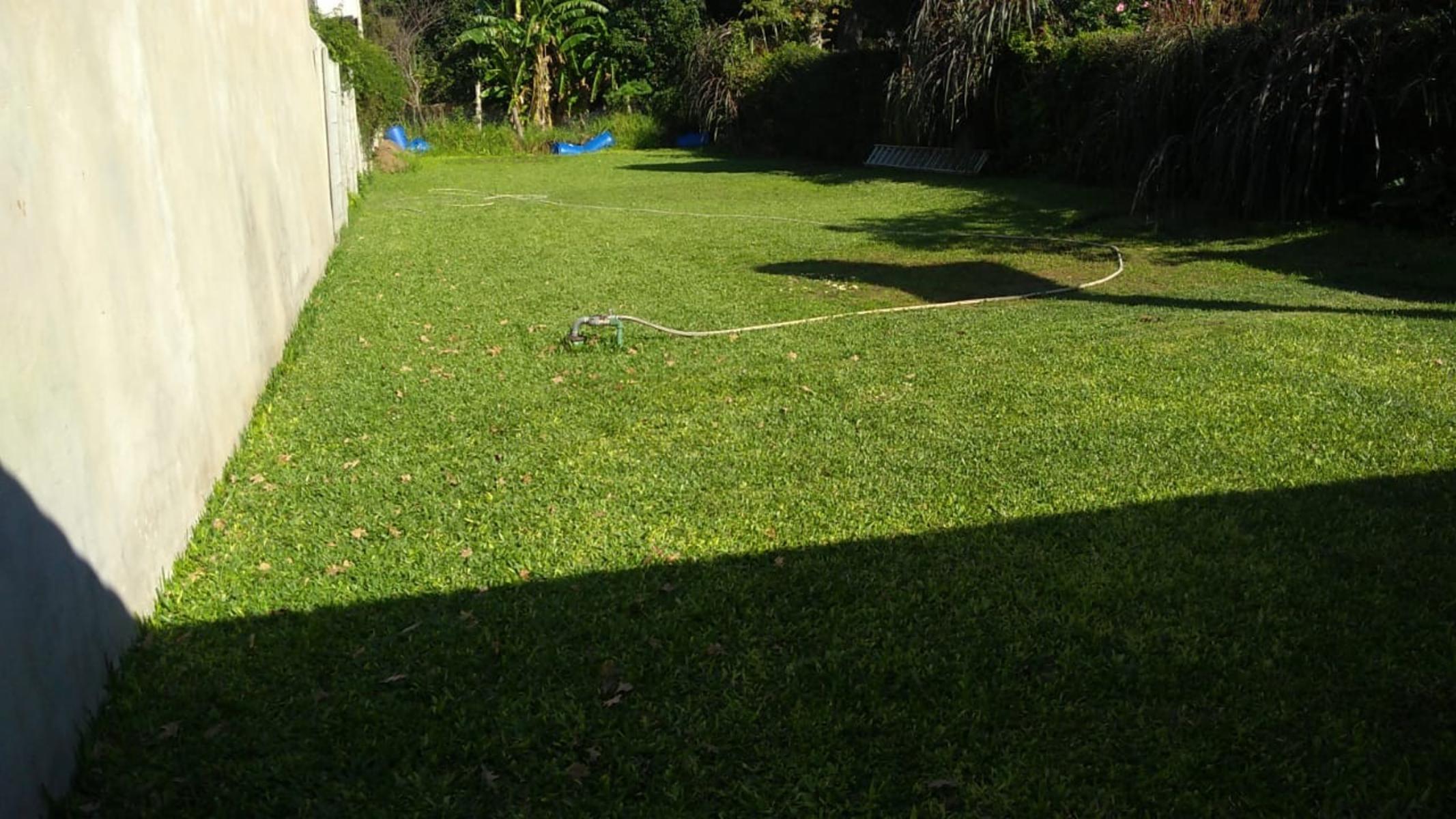 EXCELENTE PROPIEDAD DE CUATRO AMBIENTES CON JARDIN Y APTIO CON AMPLIO PARQUE A MEDIA CUADRA DE LA PLAZA PRINCIPAL DE LA LOCALIDAD DE GARIN — foto 3