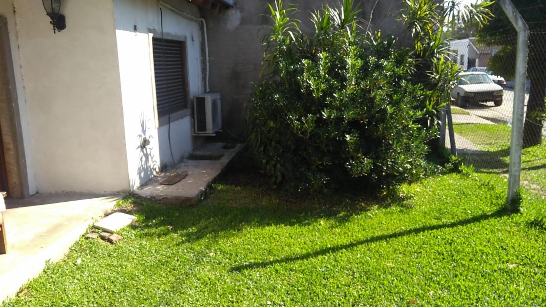 EXCELENTE PROPIEDAD DE CUATRO AMBIENTES CON JARDIN Y APTIO CON AMPLIO PARQUE A MEDIA CUADRA DE LA PLAZA PRINCIPAL DE LA LOCALIDAD DE GARIN — foto 5