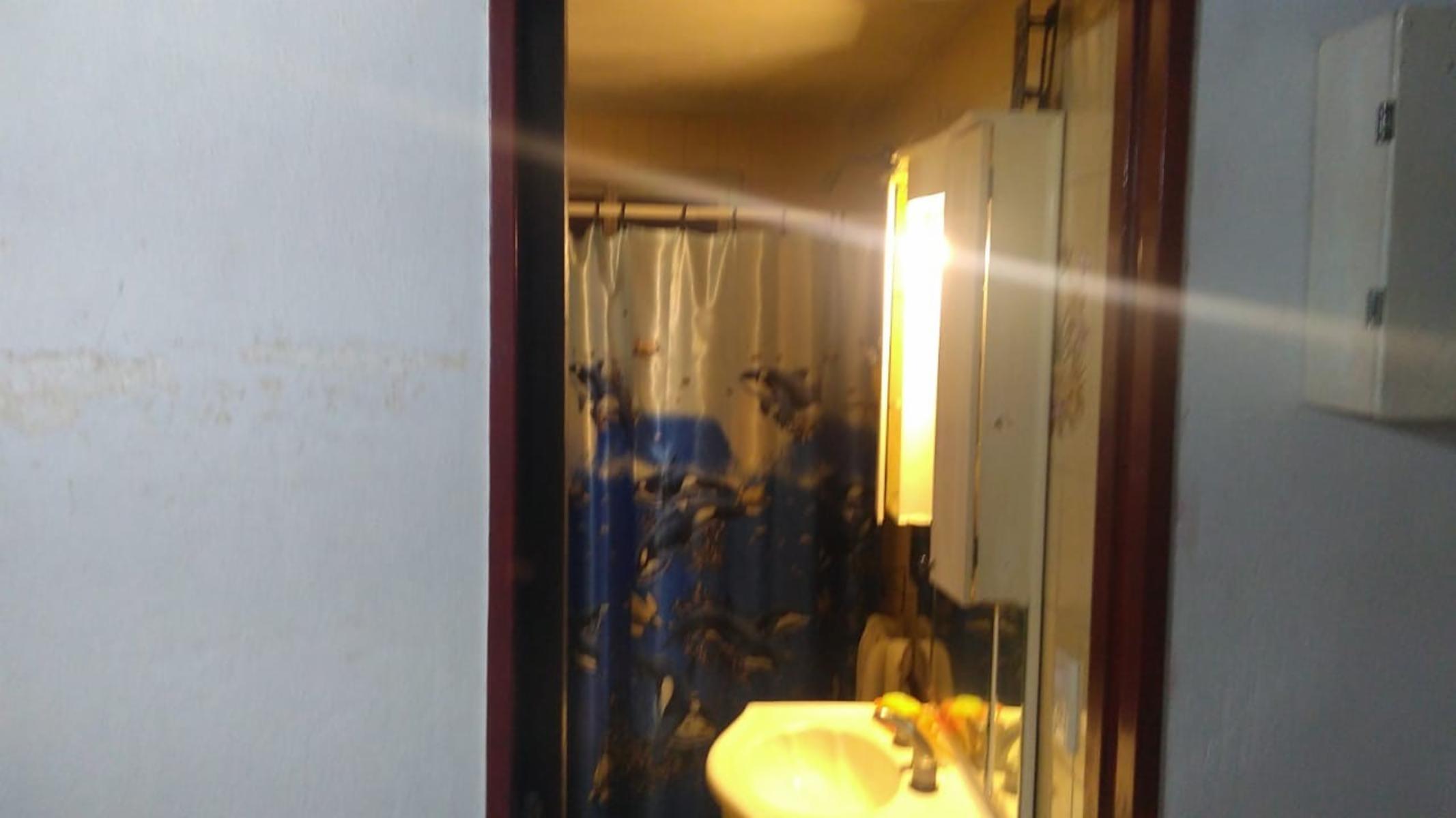 EXCELENTE CASA DE CUATRO AMBIENTES CON ENTRADA PARA AUTO JARDIN Y PATIO — foto 4