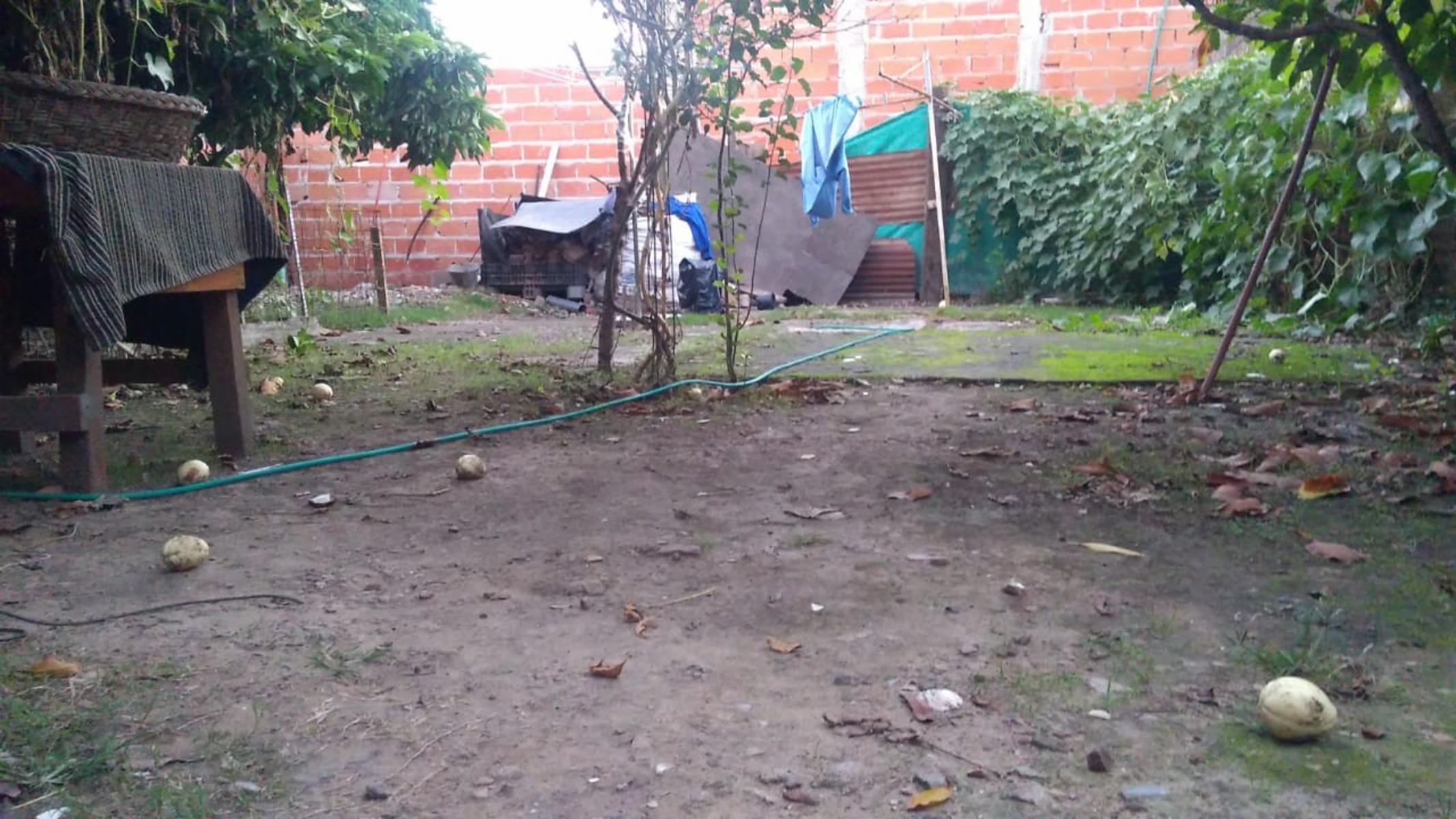 EXCELENTE CASA DE CUATRO AMBIENTES CON ENTRADA PARA AUTO JARDIN Y PATIO — foto 7