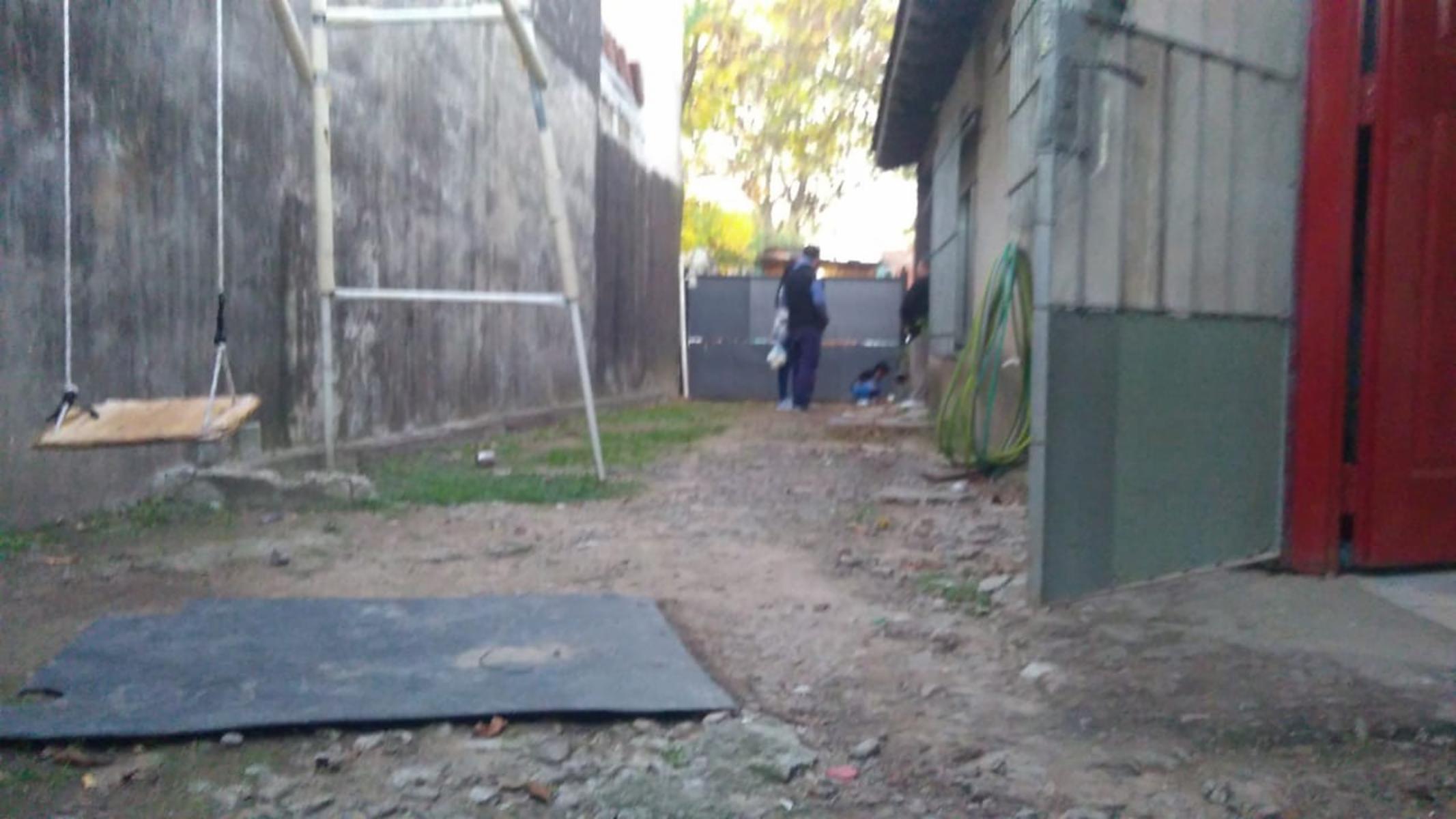 EXCELENTE CASA DE CUATRO AMBIENTES CON ENTRADA PARA AUTO JARDIN Y PATIO — foto 8