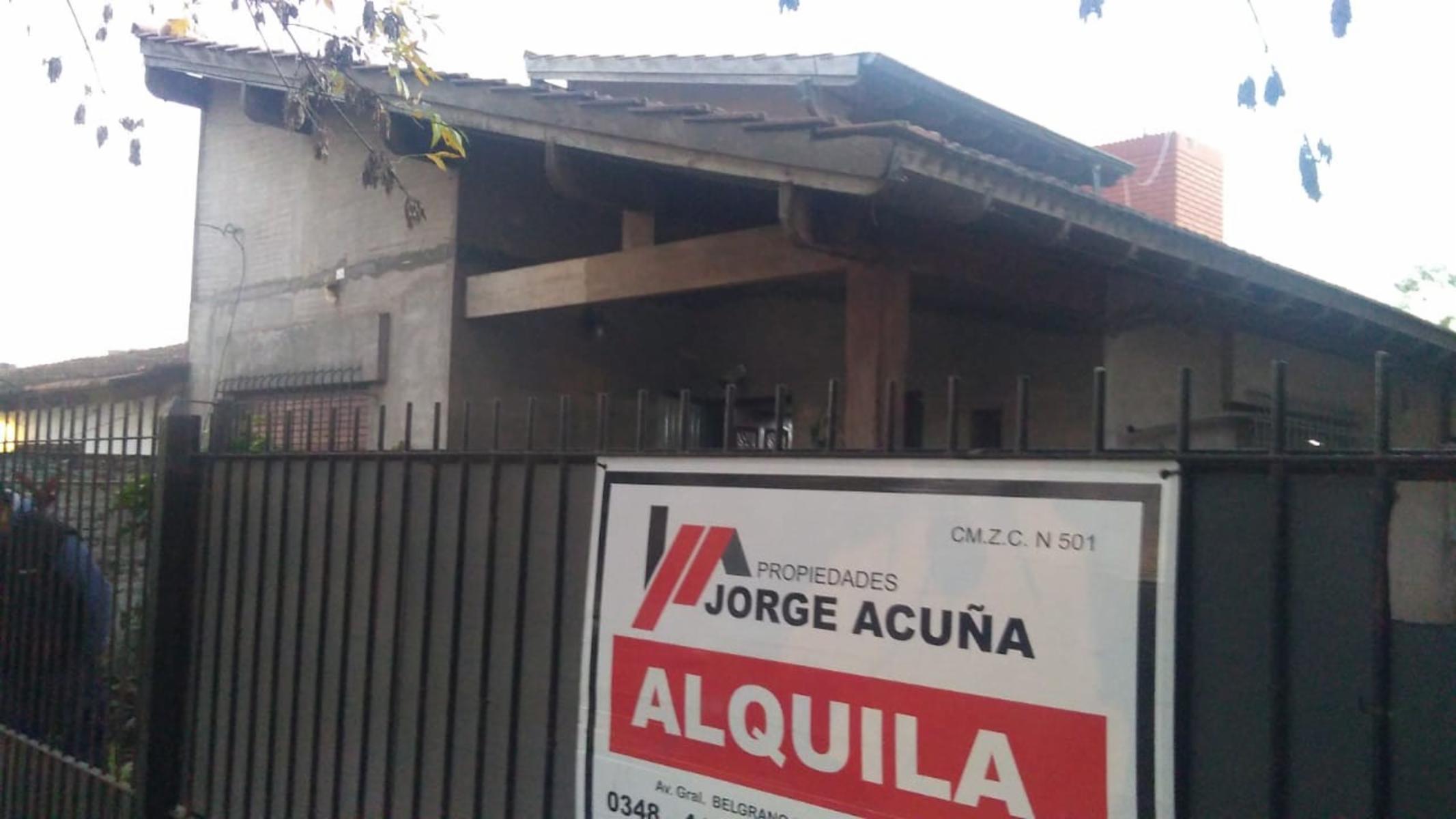 EXCELENTE CASA DE CUATRO AMBIENTES CON ENTRADA PARA AUTO JARDIN Y PATIO — foto 9