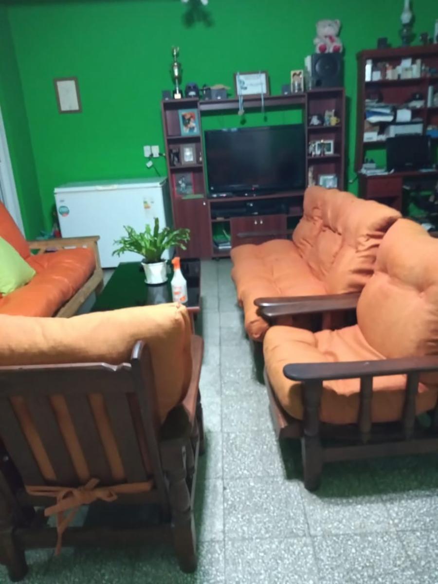 EXCELENTE PROPIEDAD CASA TRES AMBIENTES CON GARAGE JARDIN Y PATIO, DEPARTAMENTO 1 AMBIENTE CON BAÑO Y LOCAL COMERCIAL FUNCIONANDO — foto 3