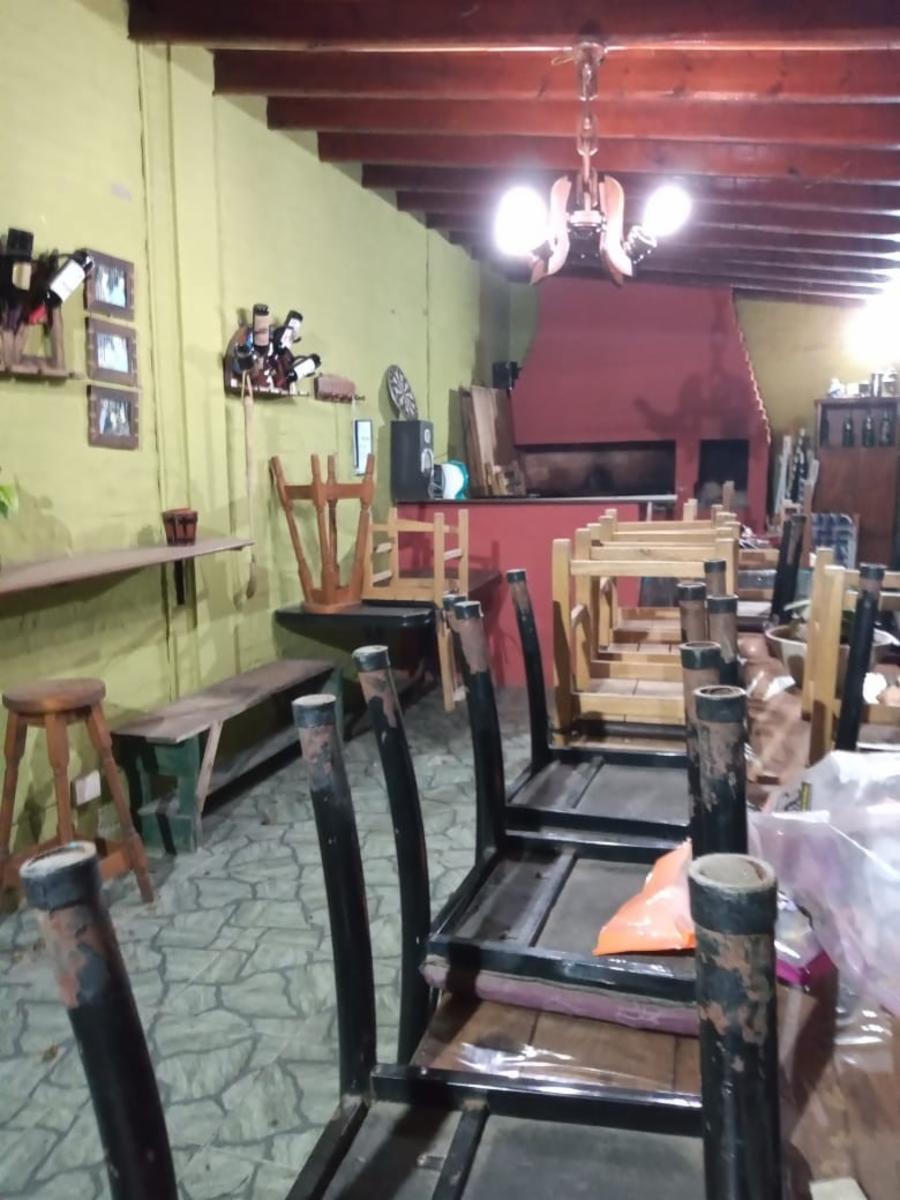 EXCELENTE PROPIEDAD CASA TRES AMBIENTES CON GARAGE JARDIN Y PATIO, DEPARTAMENTO 1 AMBIENTE CON BAÑO Y LOCAL COMERCIAL FUNCIONANDO — foto 6