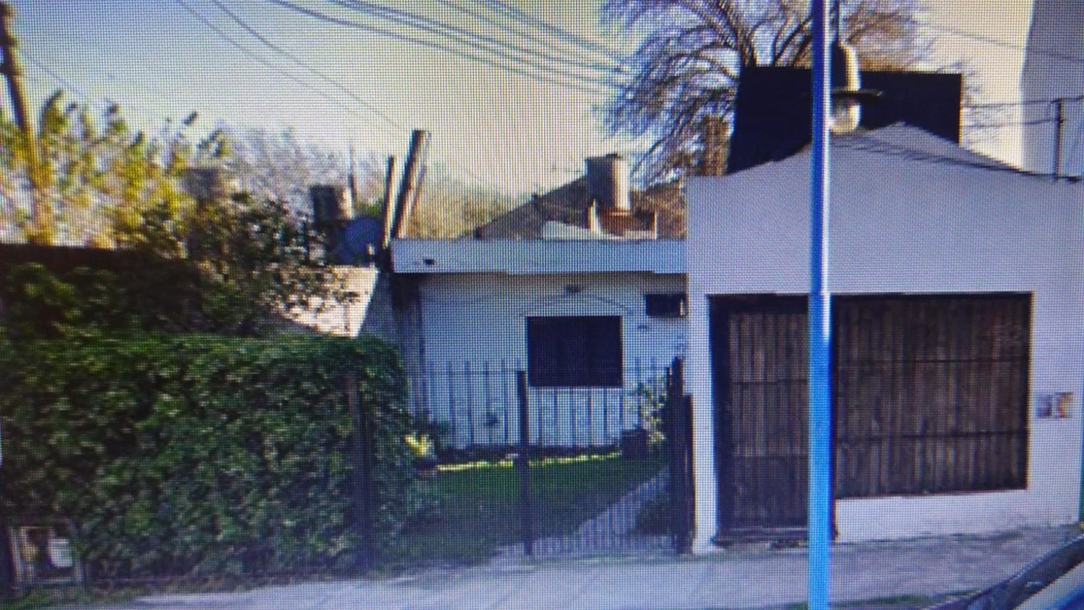 EXCELENTE PROPIEDAD CON UBICACION COMERCIAL DE ALTO TRANSITO, CASA DE TRES AMENTES JARDIN PATIO Y LOCAL AL FRENTE