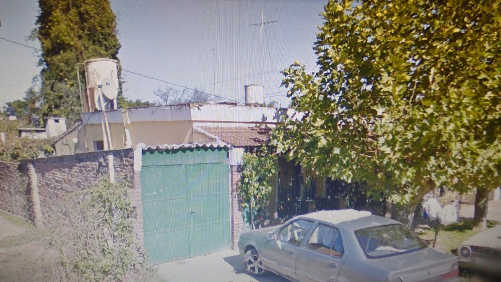 EXCELENTE PROPIEDAD MULTIFAMILIAR AL FRENTE VIVIENDA DE TRES AMBIENTES CON GARAGE Y PATIO, AL FONDO CASA TRES AMBIENTES CON PATIO CON ENTRADA LATERAL