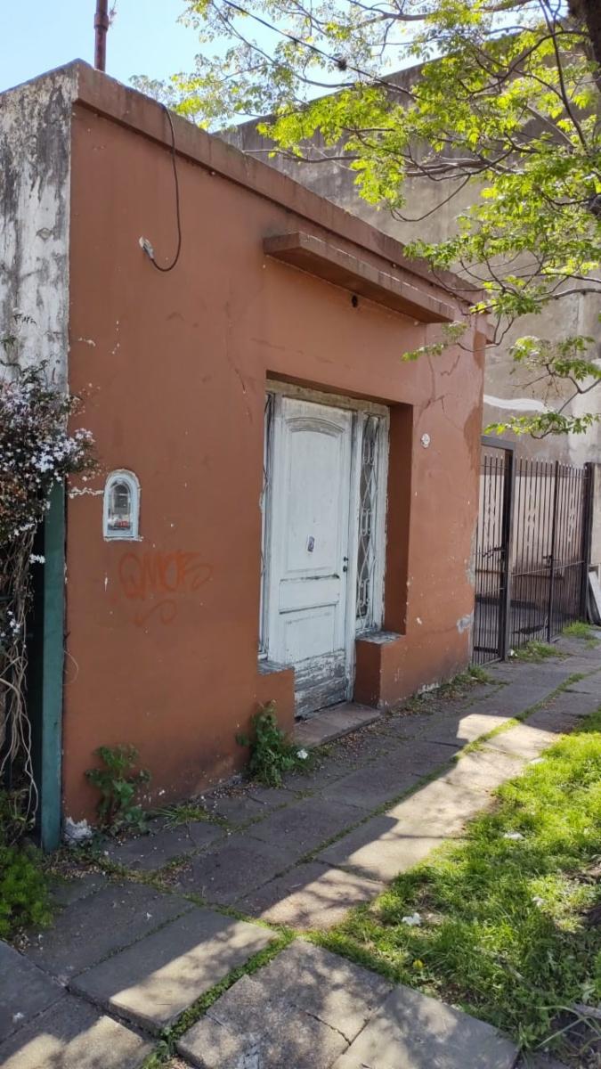 EXCELENTE PROPIEDAD MULTIFAMILIAR VIVIENDA AL FRENTE DE TRES AMBIENTES Y VIVIENDA AL FONDO DE TRES AMBIENTES CON ENTRADA DE AUTO — foto 4
