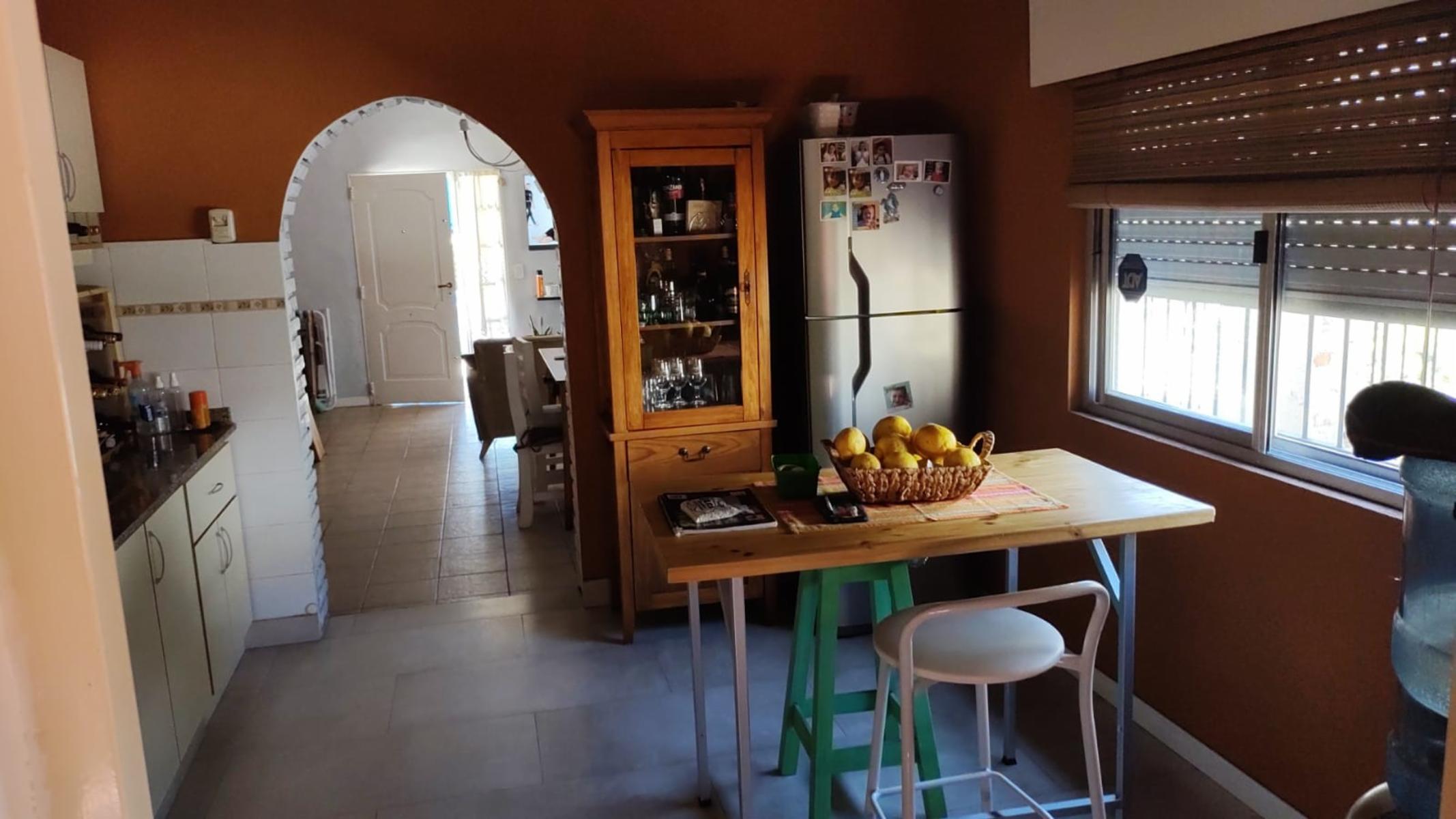 EXCELENTE PROPIEDAD CENTRICA VIVIENDA DE CUATRO AMBIENTES CON ENTRADA DE AUTO PARQUE QUINCHO PARRILA Y DOS ENTRADA DE PEATON — foto 8