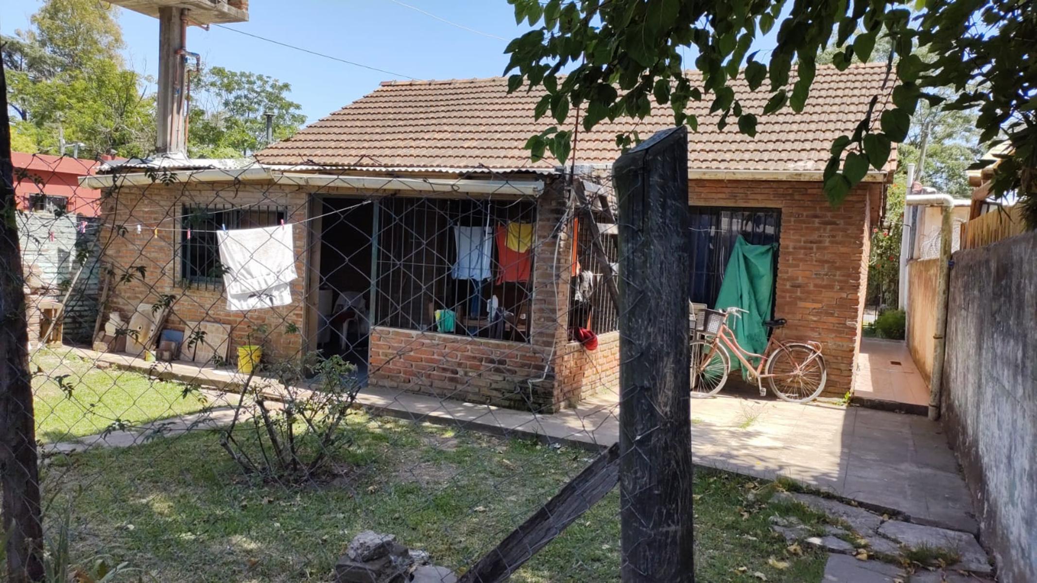 EXCELENTE PROPIEDAD MULTIFAMILIAR CON DOS VIVIENTDAS DE TRES AMBIENTES CON PATIO Y ENTRADA DE AUTOS Y TODOS LOS SERVICIOS — foto 6