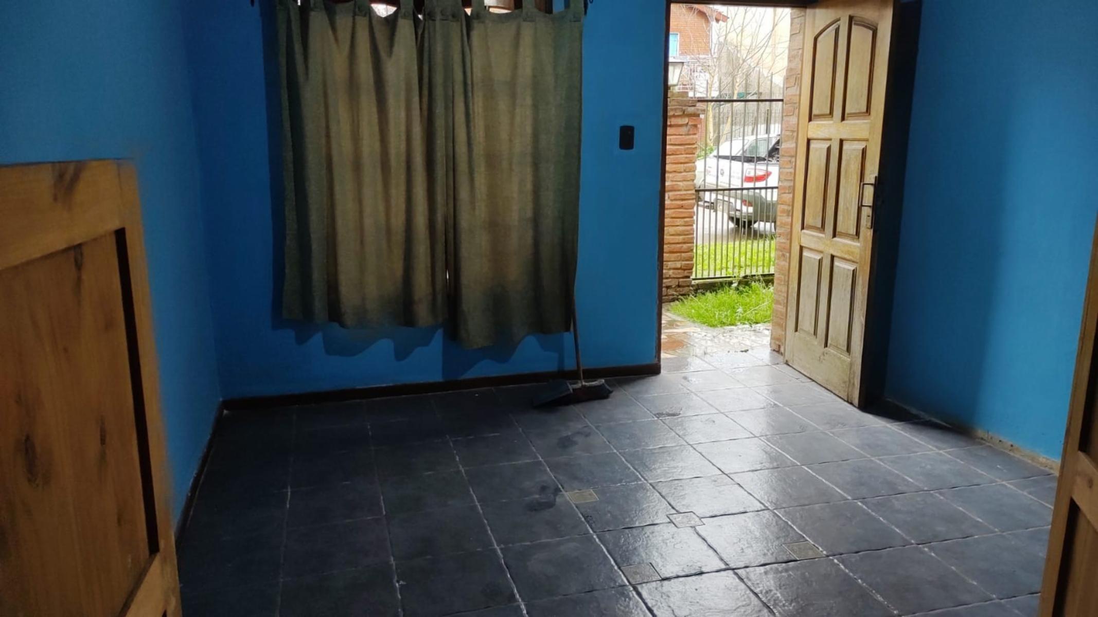 EXCELENTE PROPIEDAD DE TRES AMBIENTES CON JARDIN, PATIO ENTRADA DE AUTO Y FONDO LIBRE CON CALLE ASFALTADA, A TRES CUADRAS DEL CENTRO DE LA CIUDAD DE GARIN — foto 5