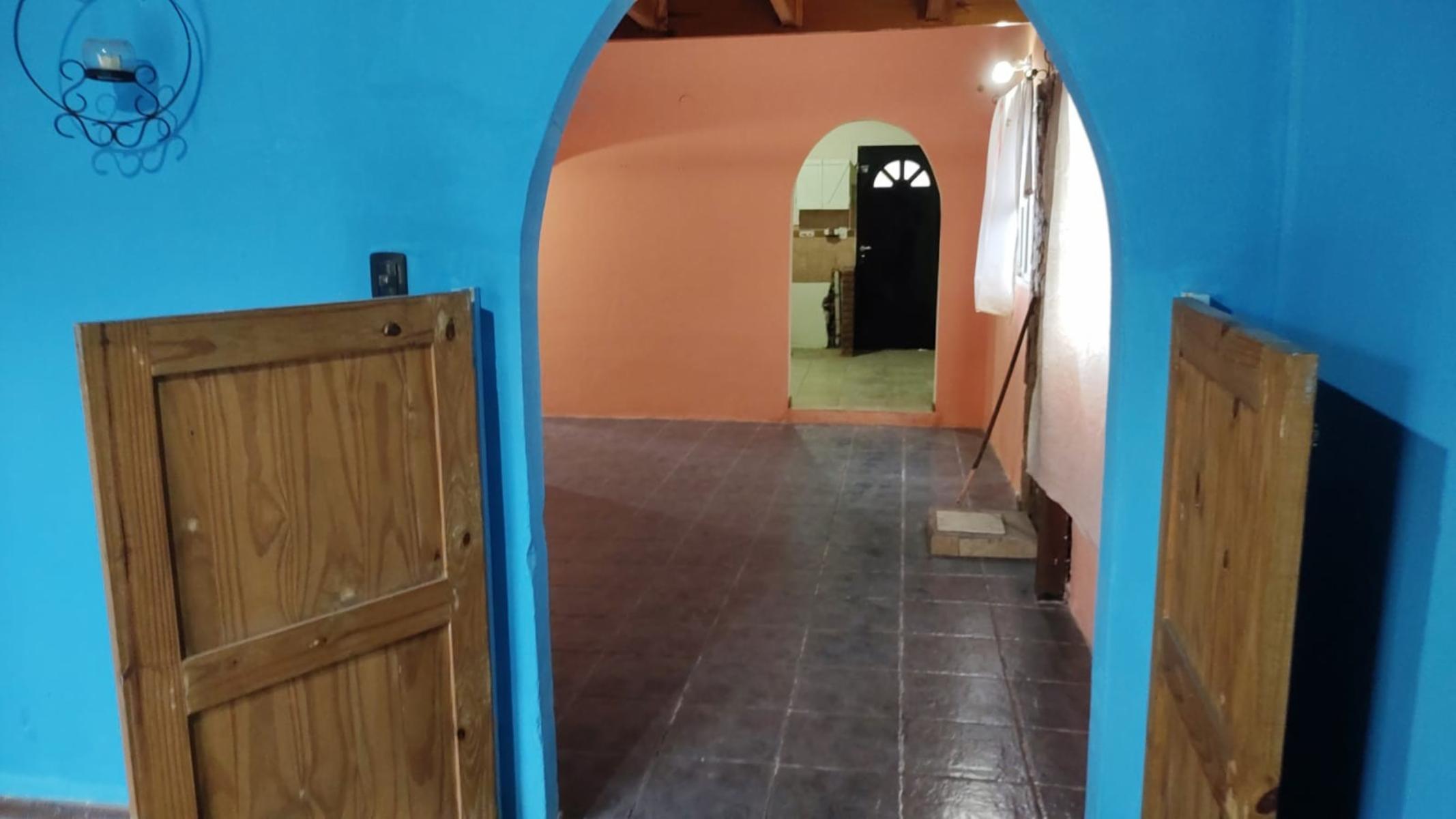 EXCELENTE PROPIEDAD DE TRES AMBIENTES CON JARDIN, PATIO ENTRADA DE AUTO Y FONDO LIBRE CON CALLE ASFALTADA, A TRES CUADRAS DEL CENTRO DE LA CIUDAD DE GARIN — foto 6