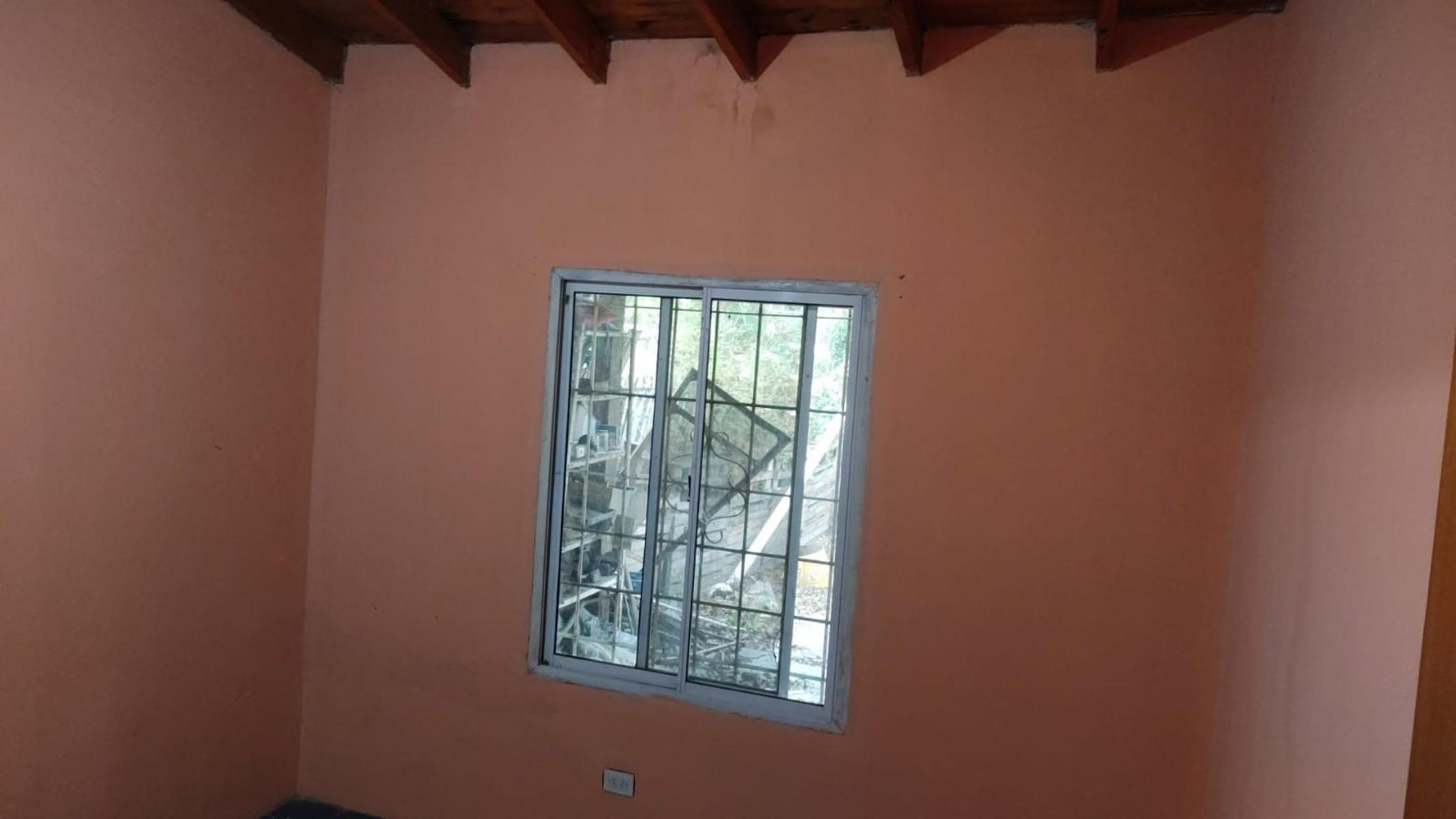 EXCELENTE PROPIEDAD DE TRES AMBIENTES CON JARDIN, PATIO ENTRADA DE AUTO Y FONDO LIBRE CON CALLE ASFALTADA, A TRES CUADRAS DEL CENTRO DE LA CIUDAD DE GARIN — foto 8
