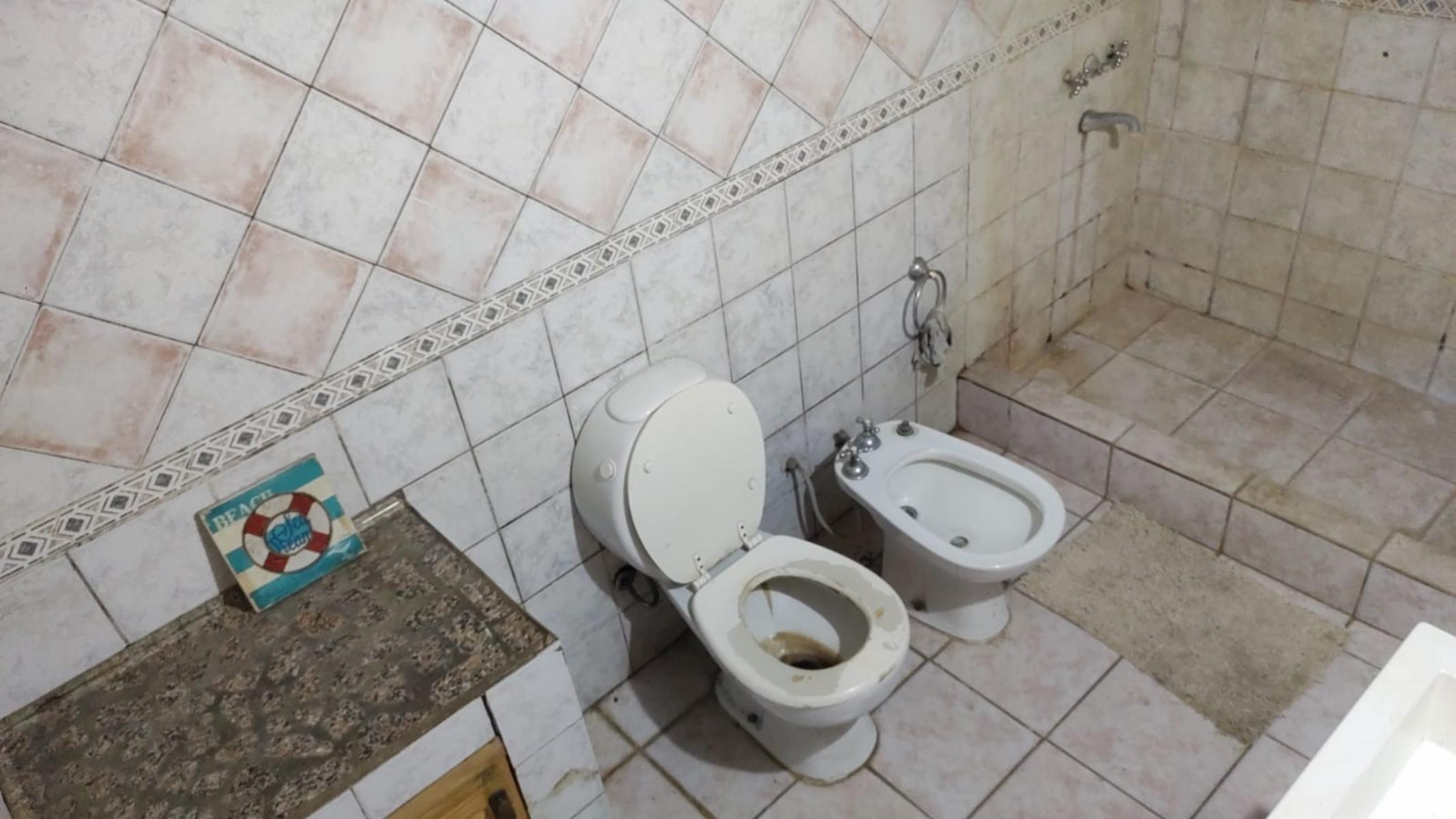 EXCELENTE PROPIEDAD DE TRES AMBIENTES CON JARDIN, PATIO ENTRADA DE AUTO Y FONDO LIBRE CON CALLE ASFALTADA, A TRES CUADRAS DEL CENTRO DE LA CIUDAD DE GARIN — foto 9
