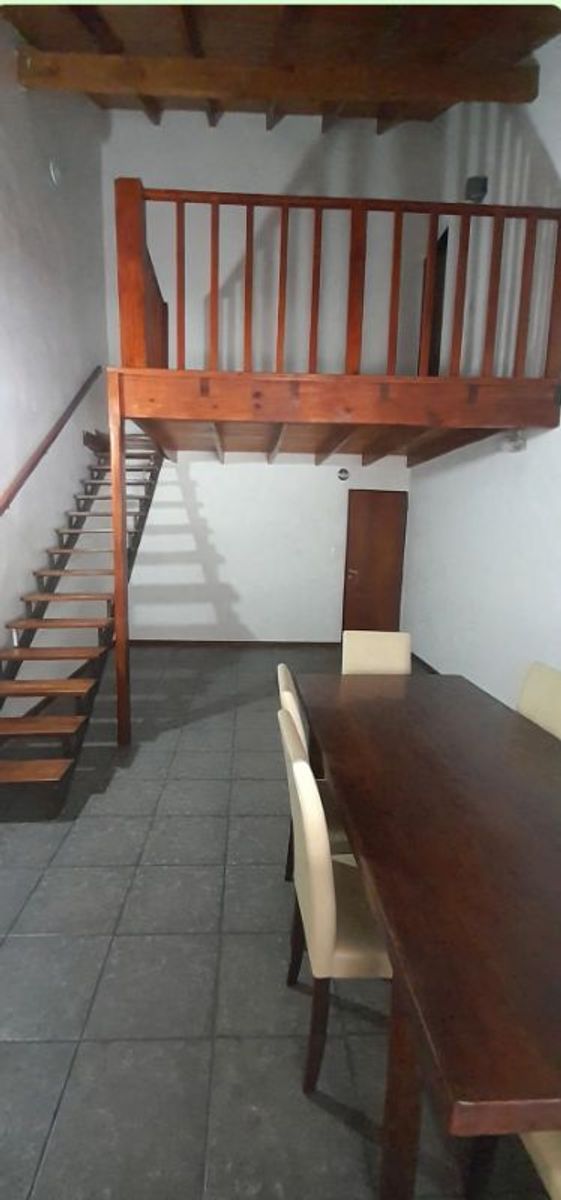 AMPLIA PROPIEDAD DE 4 AMBIENTES CON ENTRADA DE AUTO Y PATIO