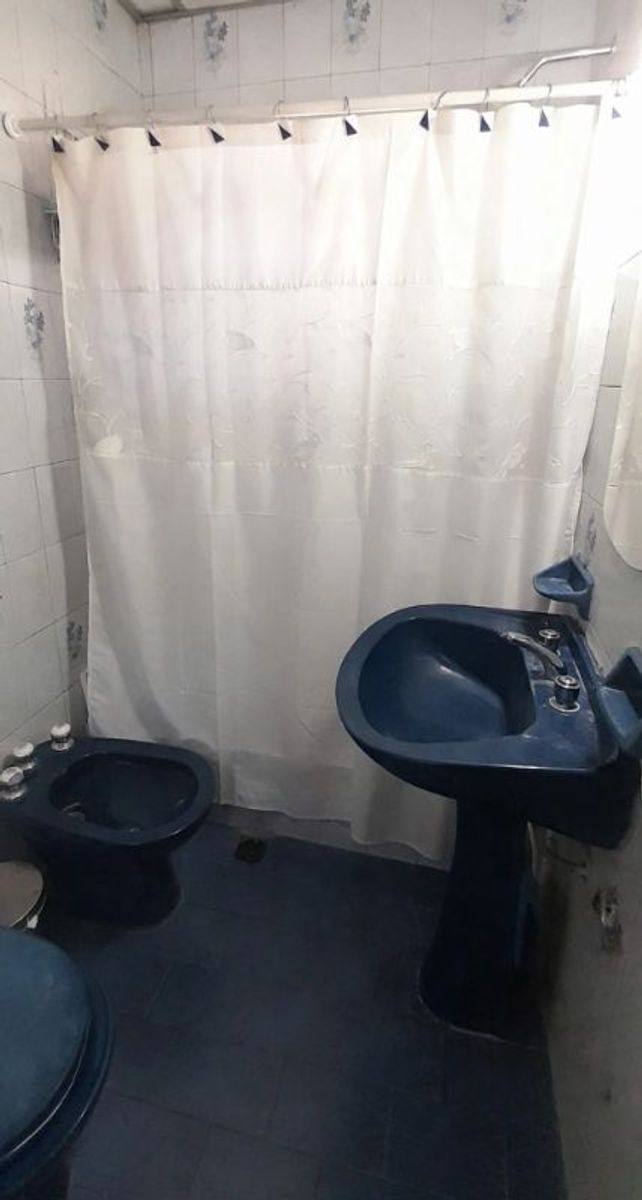 AMPLIA PROPIEDAD DE 4 AMBIENTES CON ENTRADA DE AUTO Y PATIO — foto 5
