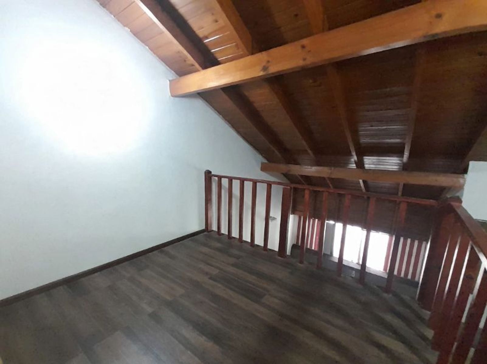 AMPLIA PROPIEDAD DE 4 AMBIENTES CON ENTRADA DE AUTO Y PATIO — foto 9