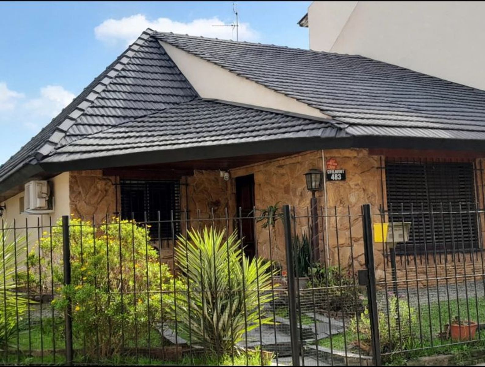 AMPLIA PROPIEDAD DE 4 AMBIENTES CON ENTRADA DE AUTO Y PATIO — foto 11