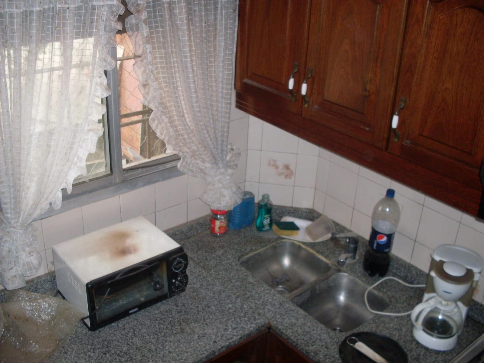 EXCELENTE CASA QUINTA DE TRES AMBIENTES CON GALERIA A REFACCIONAR PISCINA GALPON DE HERRAMIENTAS Y AMPLIO PATIO SOBRE CALLE CON ASFALTO A 500 METROS DE COLECTORA OESTE RUTA 9 — foto 5