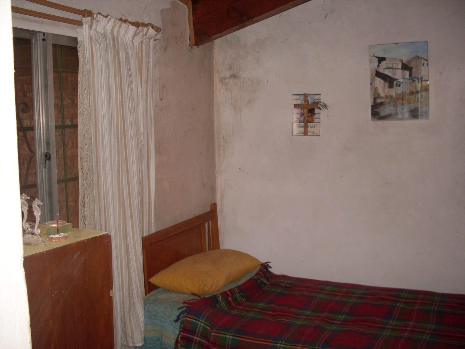 EXCELENTE CASA QUINTA DE TRES AMBIENTES CON GALERIA A REFACCIONAR PISCINA GALPON DE HERRAMIENTAS Y AMPLIO PATIO SOBRE CALLE CON ASFALTO A 500 METROS DE COLECTORA OESTE RUTA 9 — foto 6