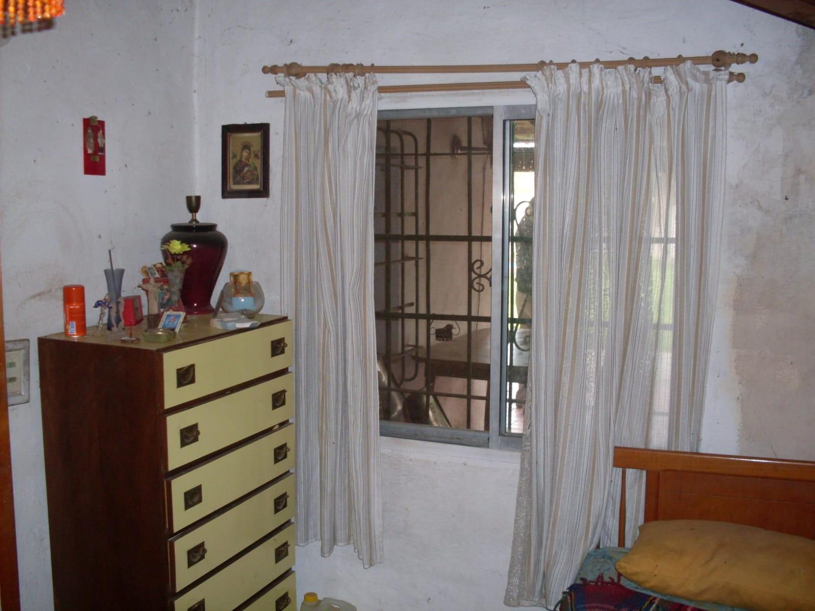 EXCELENTE CASA QUINTA DE TRES AMBIENTES CON GALERIA A REFACCIONAR PISCINA GALPON DE HERRAMIENTAS Y AMPLIO PATIO SOBRE CALLE CON ASFALTO A 500 METROS DE COLECTORA OESTE RUTA 9 — foto 8