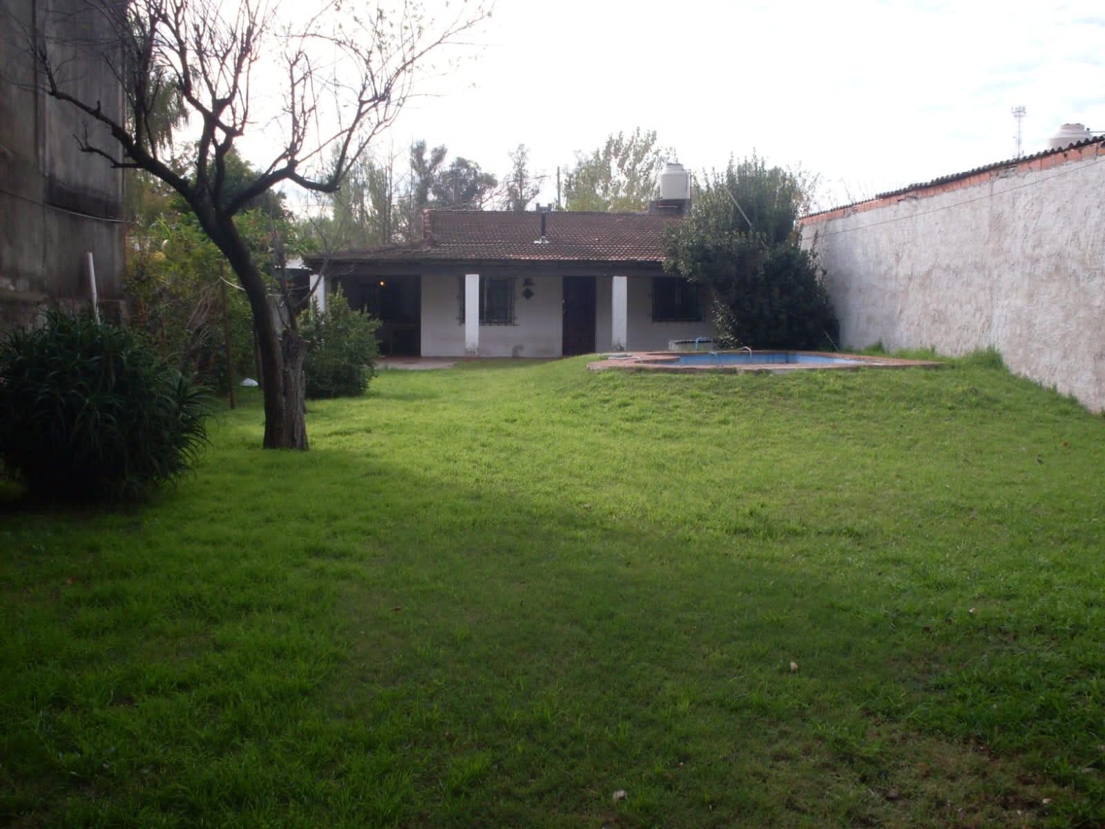 EXCELENTE CASA QUINTA DE TRES AMBIENTES CON GALERIA A REFACCIONAR PISCINA GALPON DE HERRAMIENTAS Y AMPLIO PATIO SOBRE CALLE CON ASFALTO A 500 METROS DE COLECTORA OESTE RUTA 9 — foto 12