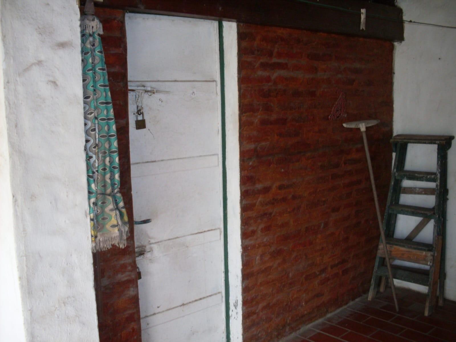 EXCELENTE CASA QUINTA DE TRES AMBIENTES CON GALERIA A REFACCIONAR PISCINA GALPON DE HERRAMIENTAS Y AMPLIO PATIO SOBRE CALLE CON ASFALTO A 500 METROS DE COLECTORA OESTE RUTA 9 — foto 15