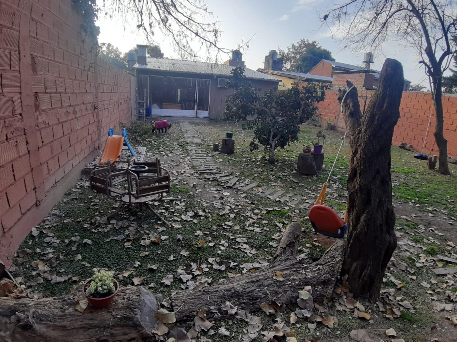 EXCELENTE PROPIEDAD DE CUATRO AMBIENTES NUEVA MODERNA Y BIEN UBICADA CON JARDIN ENTRADA DE AUTO PASANTE GALPON Y FONDO LIBRE — foto 5