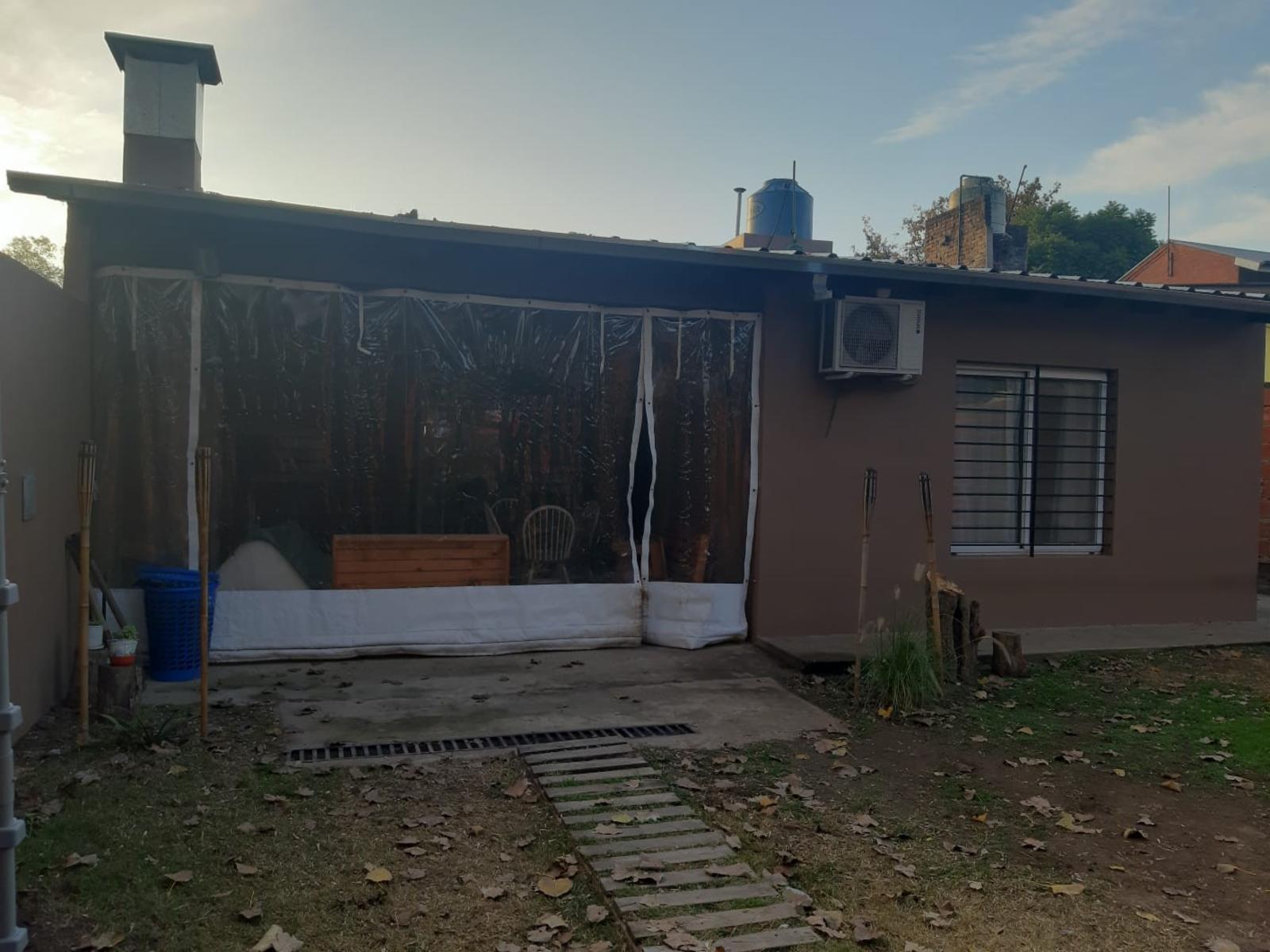 EXCELENTE PROPIEDAD DE CUATRO AMBIENTES NUEVA MODERNA Y BIEN UBICADA CON JARDIN ENTRADA DE AUTO PASANTE GALPON Y FONDO LIBRE — foto 6