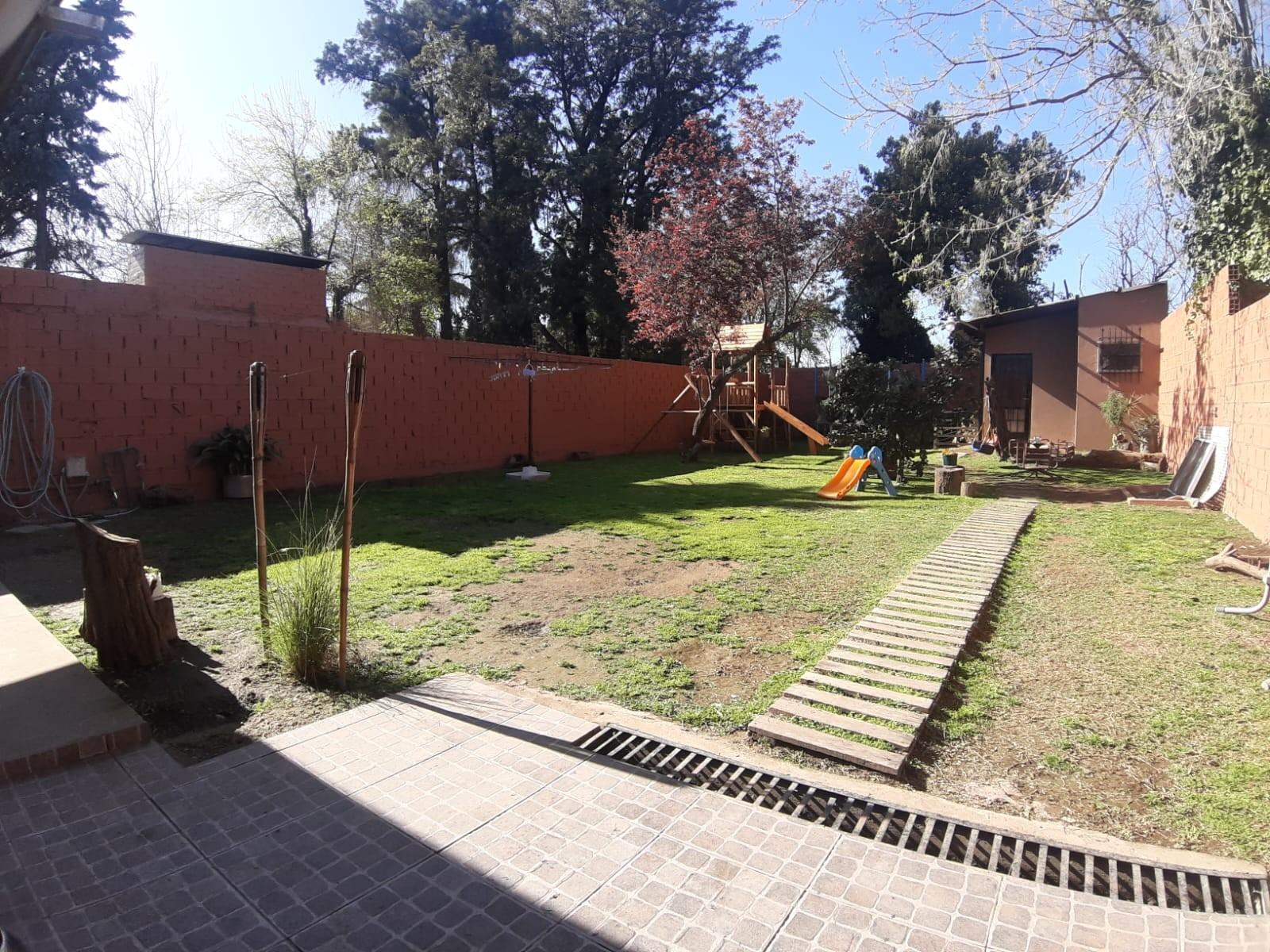 EXCELENTE PROPIEDAD DE CUATRO AMBIENTES NUEVA MODERNA Y BIEN UBICADA CON JARDIN ENTRADA DE AUTO PASANTE GALPON Y FONDO LIBRE — foto 8