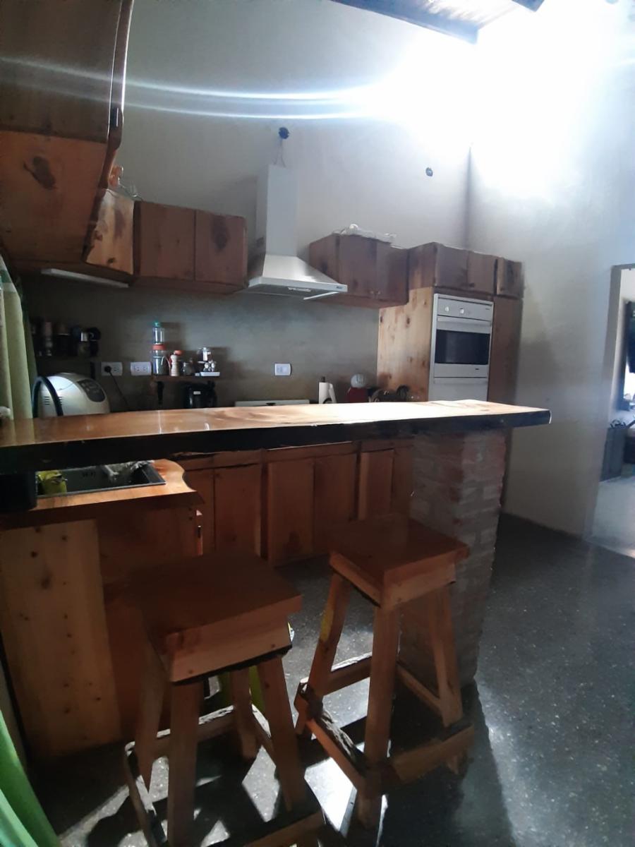 EXCELENTE PROPIEDAD DE CUATRO AMBIENTES NUEVA MODERNA Y BIEN UBICADA CON JARDIN ENTRADA DE AUTO PASANTE GALPON Y FONDO LIBRE — foto 9