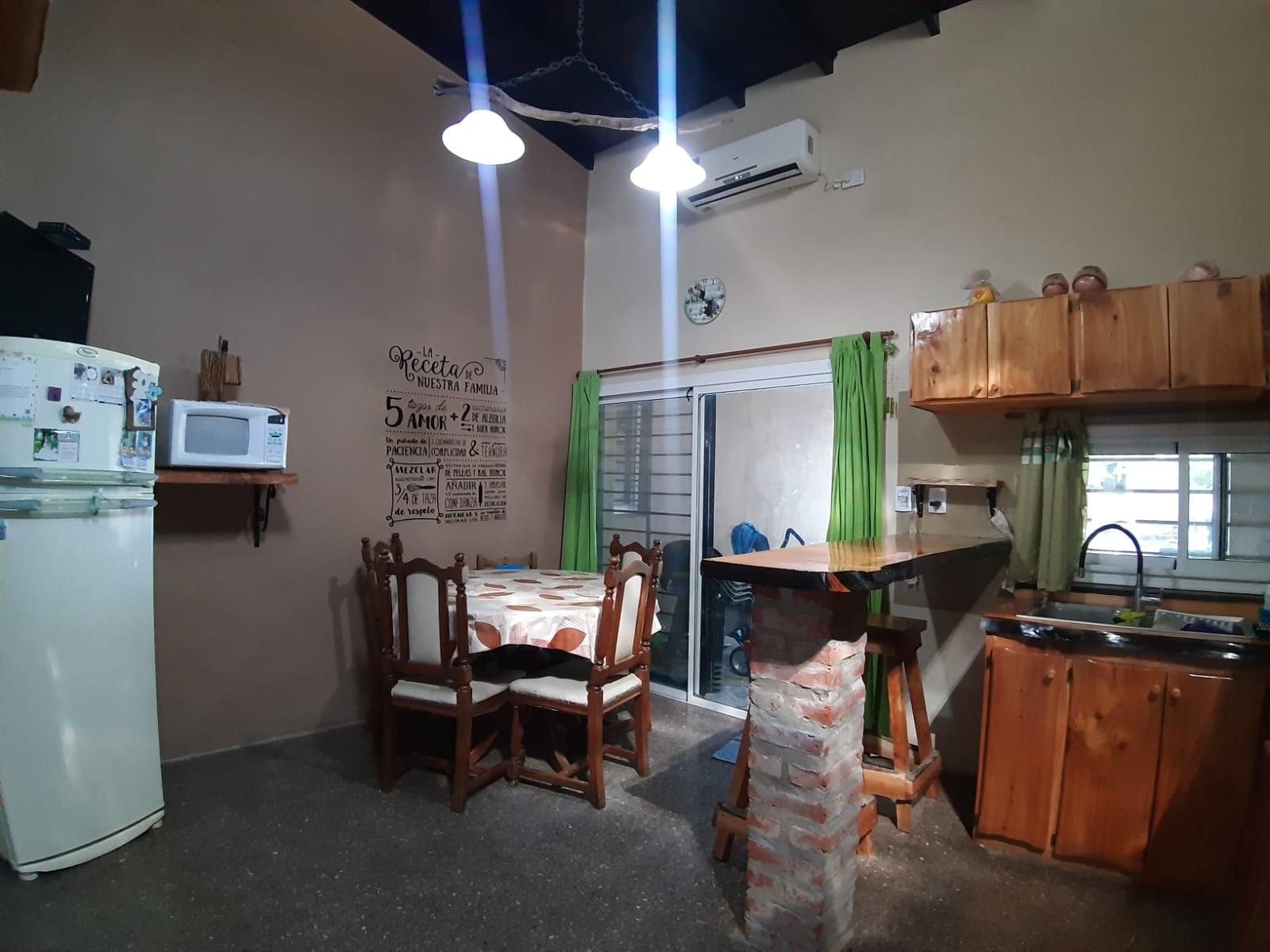 EXCELENTE PROPIEDAD DE CUATRO AMBIENTES NUEVA MODERNA Y BIEN UBICADA CON JARDIN ENTRADA DE AUTO PASANTE GALPON Y FONDO LIBRE — foto 10