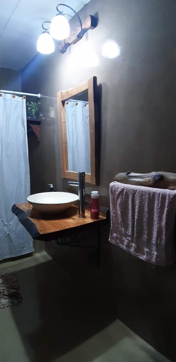 EXCELENTE PROPIEDAD DE CUATRO AMBIENTES NUEVA MODERNA Y BIEN UBICADA CON JARDIN ENTRADA DE AUTO PASANTE GALPON Y FONDO LIBRE — foto 11