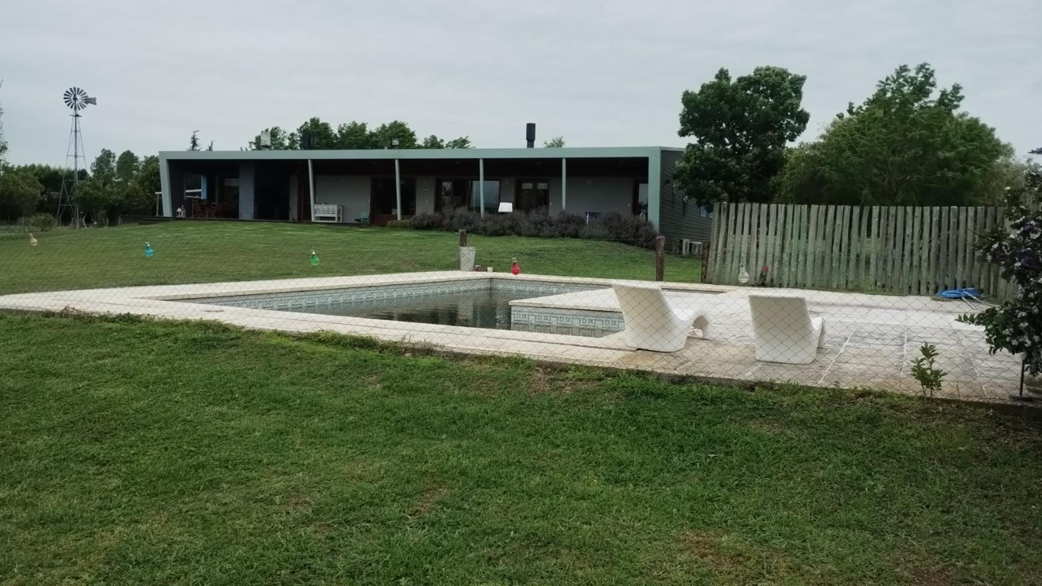 CASA EN CHACRA DE TRES HECTARIAS, VISTA PANORAMICA AL PARQUE GALERIA SEMICUBIERTA CON HORNO Y PARRILLA BODEGA EN SUBSUELO CANCHA DE PADLE VIDRIADA PISCINA Y POTRERO CON LAGO - 4