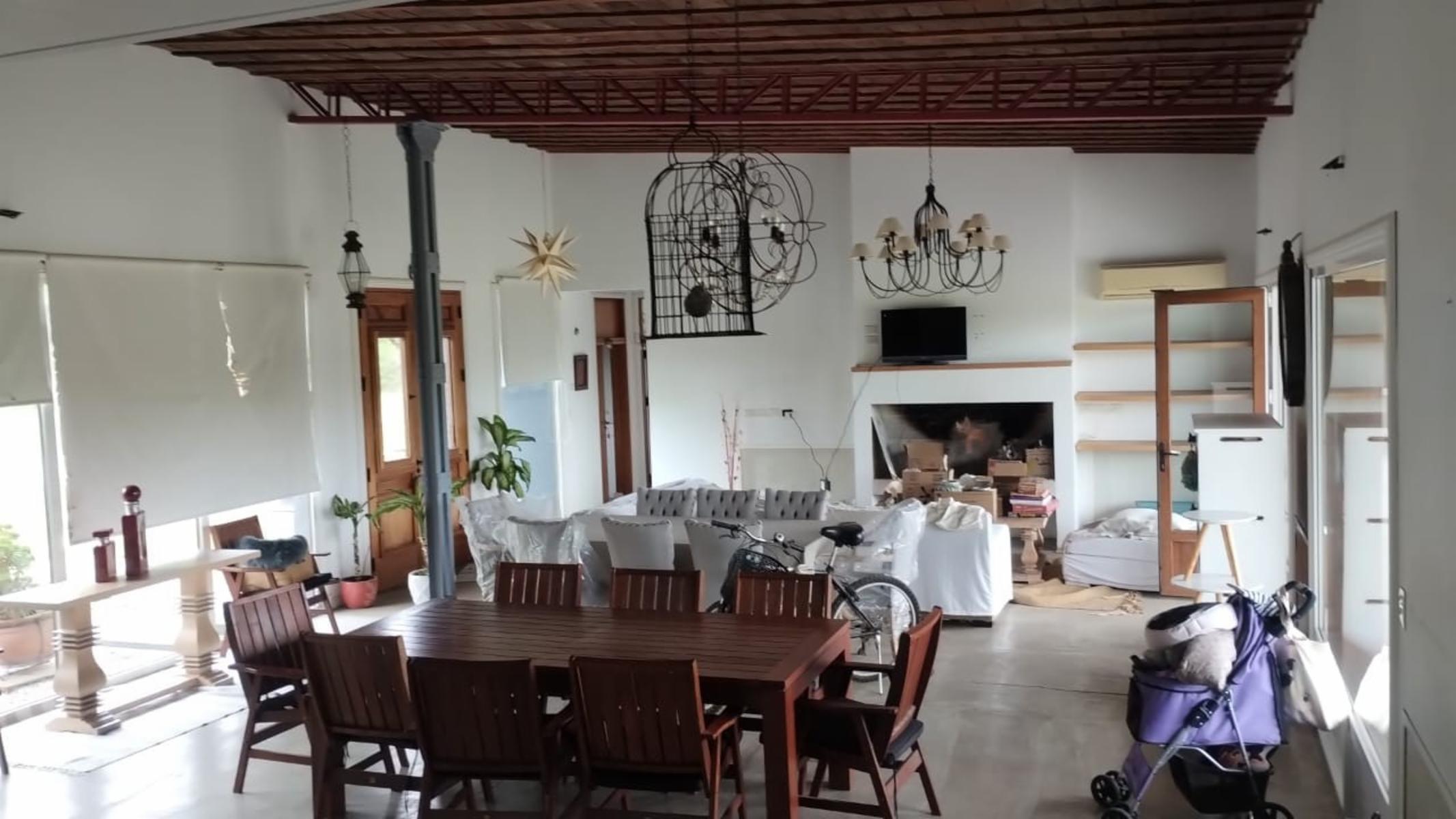CASA EN CHACRA DE TRES HECTARIAS, VISTA PANORAMICA AL PARQUE GALERIA SEMICUBIERTA CON HORNO Y PARRILLA BODEGA EN SUBSUELO CANCHA DE PADLE VIDRIADA PISCINA Y POTRERO CON LAGO - 10