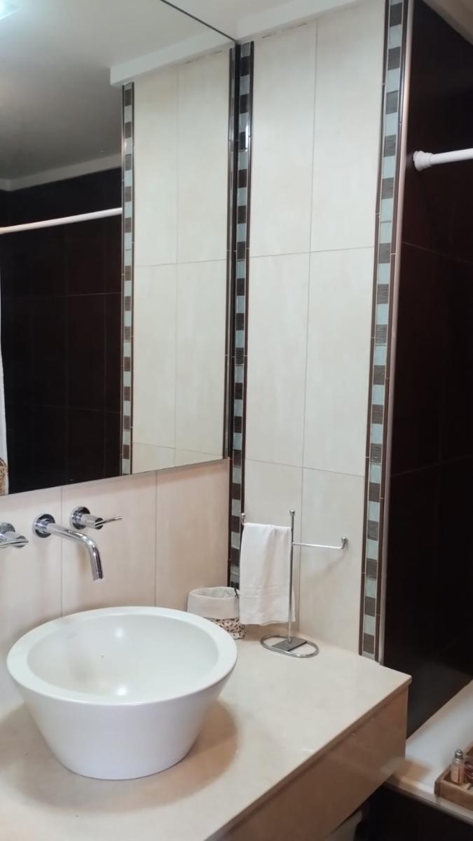 CASA EN CHACRA DE TRES HECTARIAS, VISTA PANORAMICA AL PARQUE GALERIA SEMICUBIERTA CON HORNO Y PARRILLA BODEGA EN SUBSUELO CANCHA DE PADLE VIDRIADA PISCINA Y POTRERO CON LAGO - 11