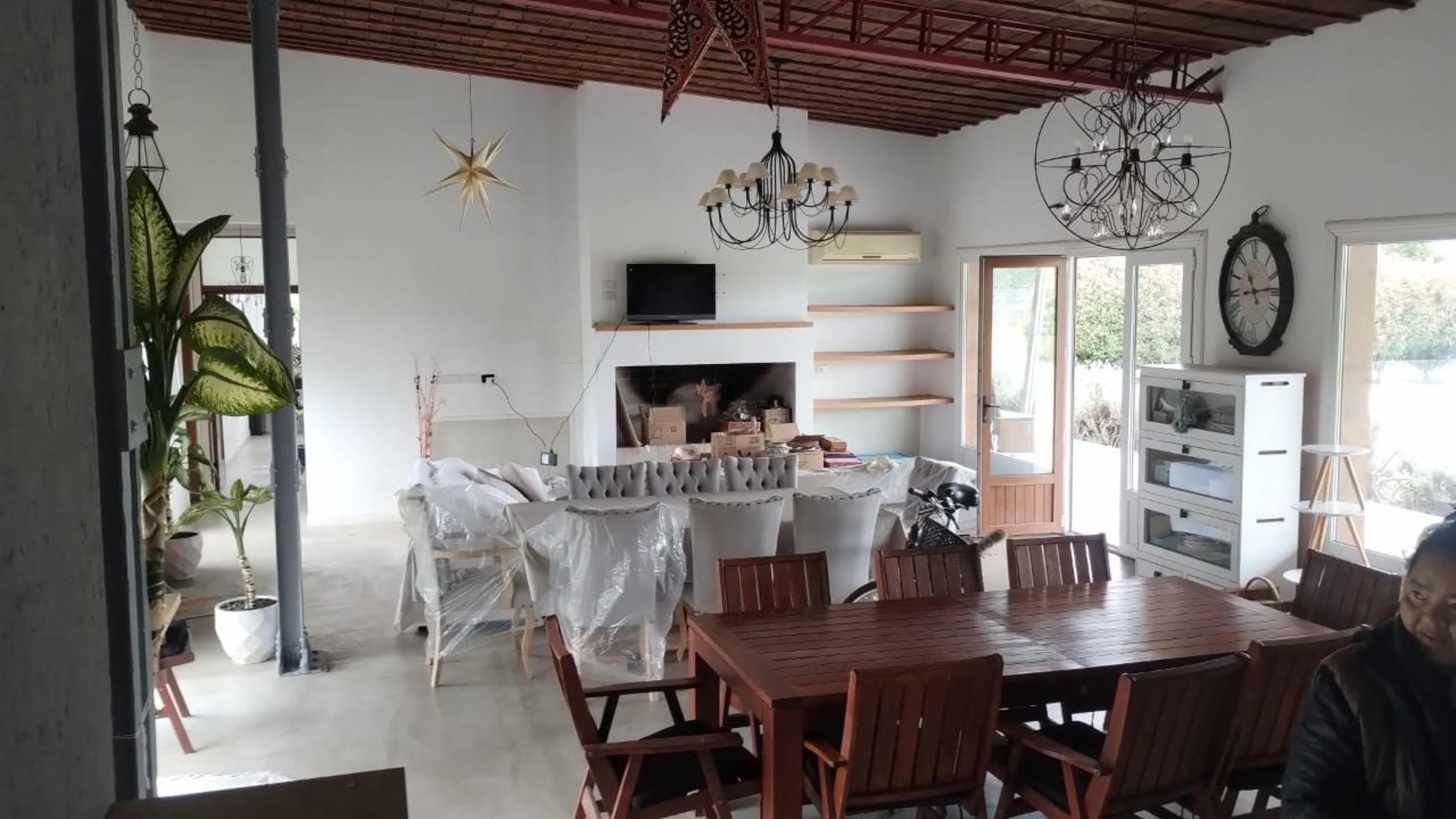 CASA EN CHACRA DE TRES HECTARIAS, VISTA PANORAMICA AL PARQUE GALERIA SEMICUBIERTA CON HORNO Y PARRILLA BODEGA EN SUBSUELO CANCHA DE PADLE VIDRIADA PISCINA Y POTRERO CON LAGO - 12
