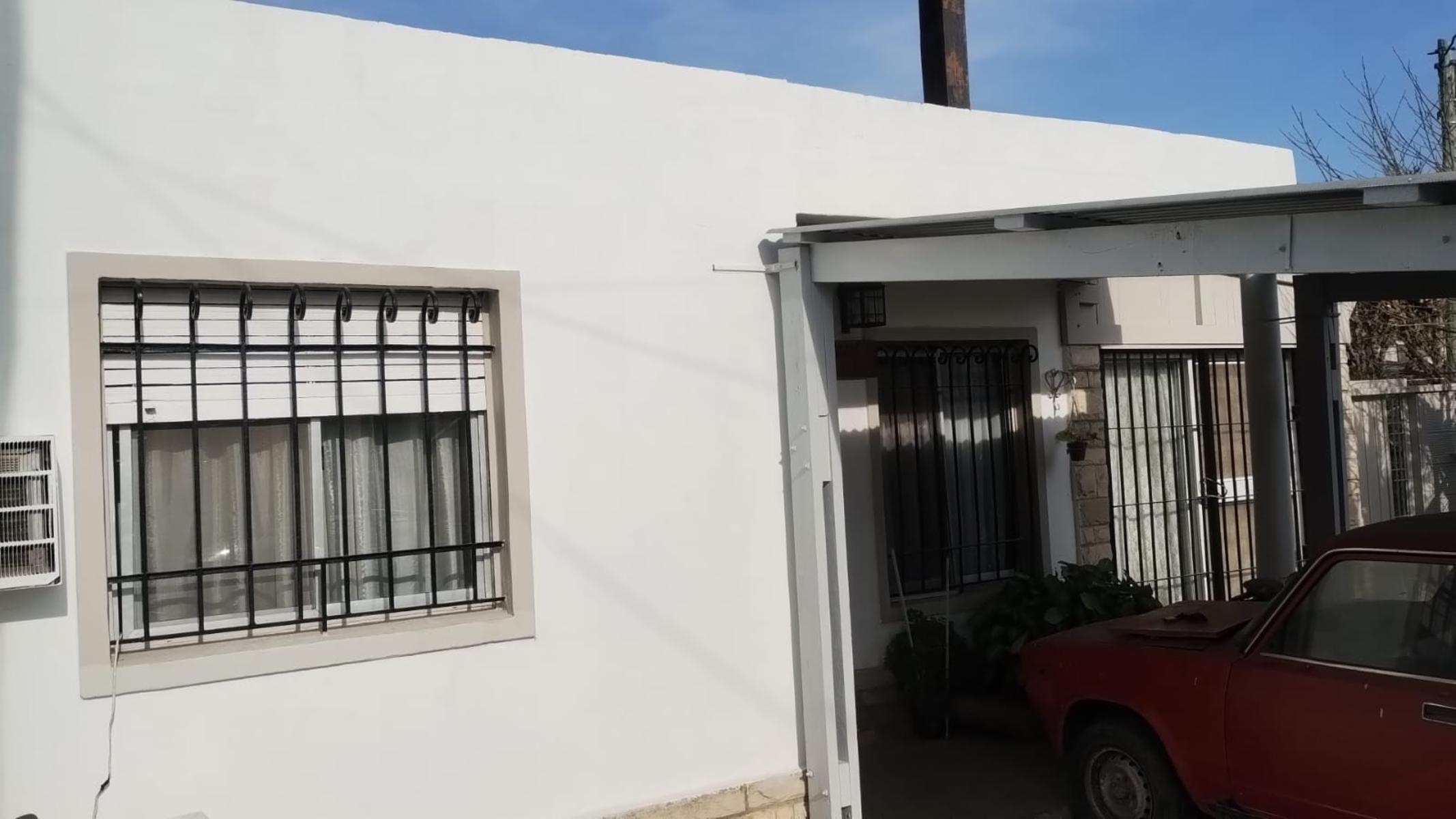 EXCELENTES PROPIEDADES DE 3 AMBIENTES UNA AL FRENTE Y OTRA AL FONDO. CON ENTRADA DE AUTOS Y PATIO. — foto 2