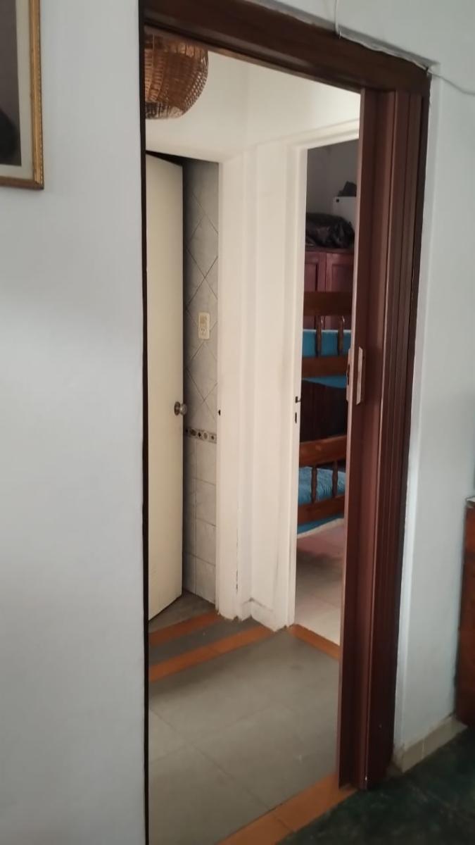 EXCELENTES PROPIEDADES DE 3 AMBIENTES UNA AL FRENTE Y OTRA AL FONDO. CON ENTRADA DE AUTOS Y PATIO. — foto 8