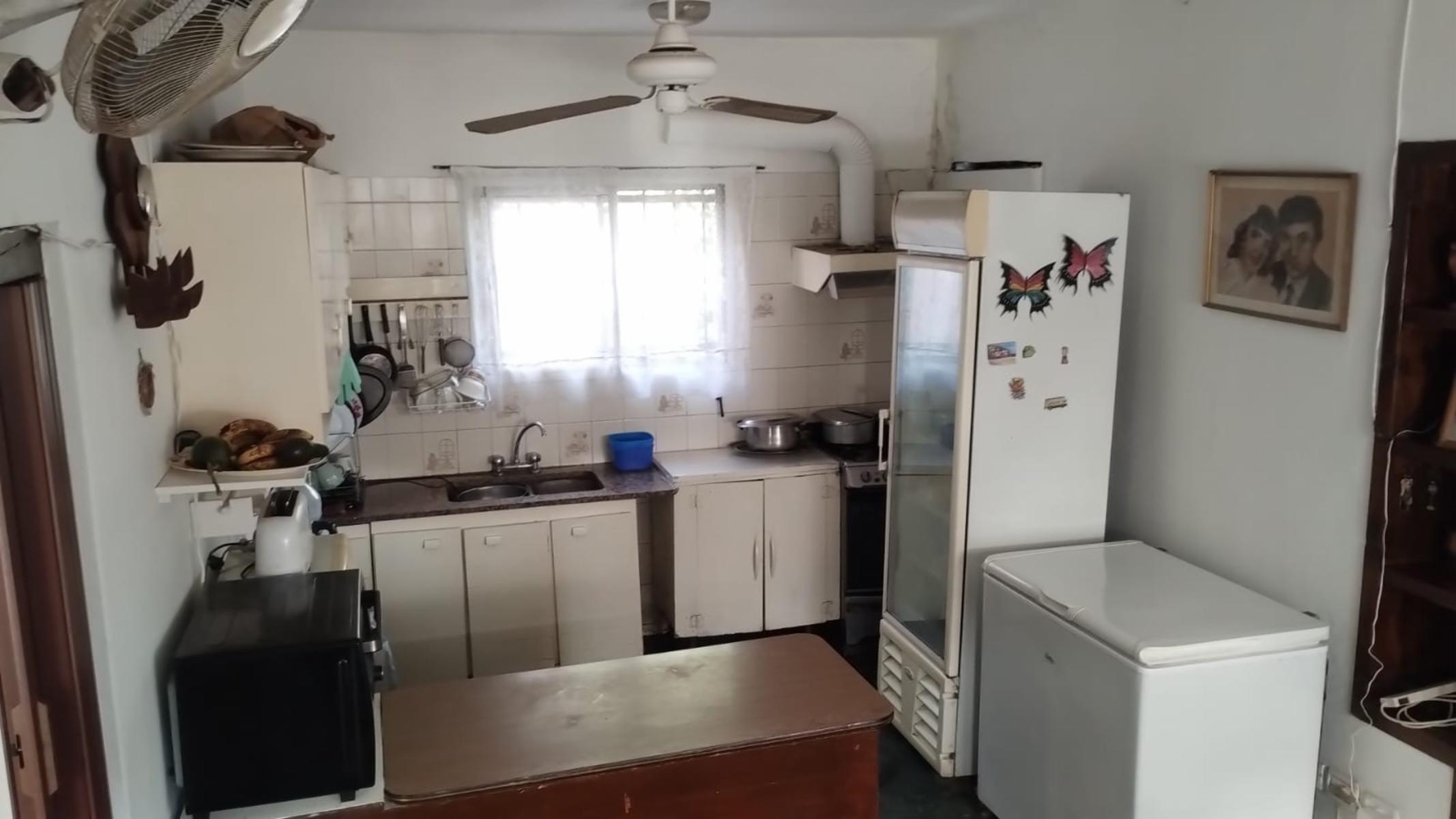 EXCELENTES PROPIEDADES DE 3 AMBIENTES UNA AL FRENTE Y OTRA AL FONDO. CON ENTRADA DE AUTOS Y PATIO. — foto 13