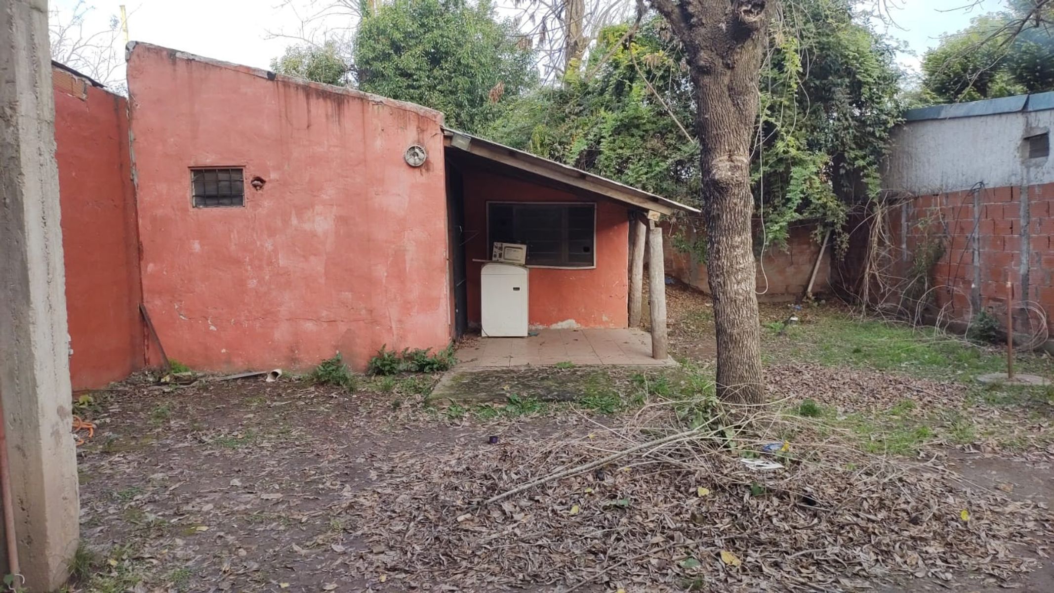 EXCELENTE PROPIEDAD CASA DE TRES AMBIENTES MAS DEPARTAMENTO DE DOSAMBENTES MEDIDAS DEL TERRENO 10 X 38 — foto 3