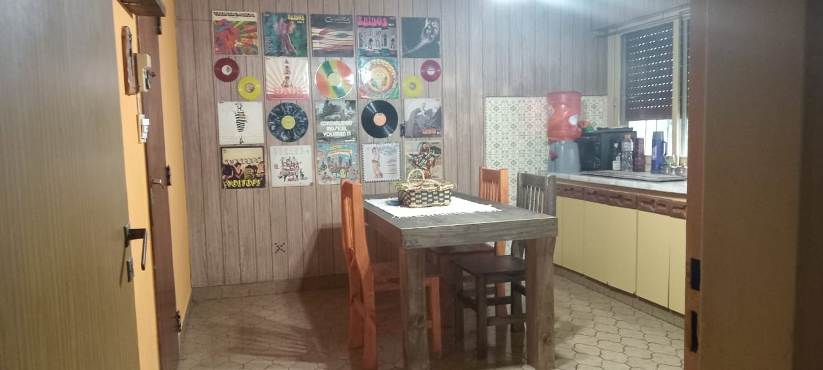 EXCELENTE PROPIEDAD CENTRICA DE TRES AMBIENTES CON KINCHO GARAGE JARDINY FONDO LIBRE — foto 6