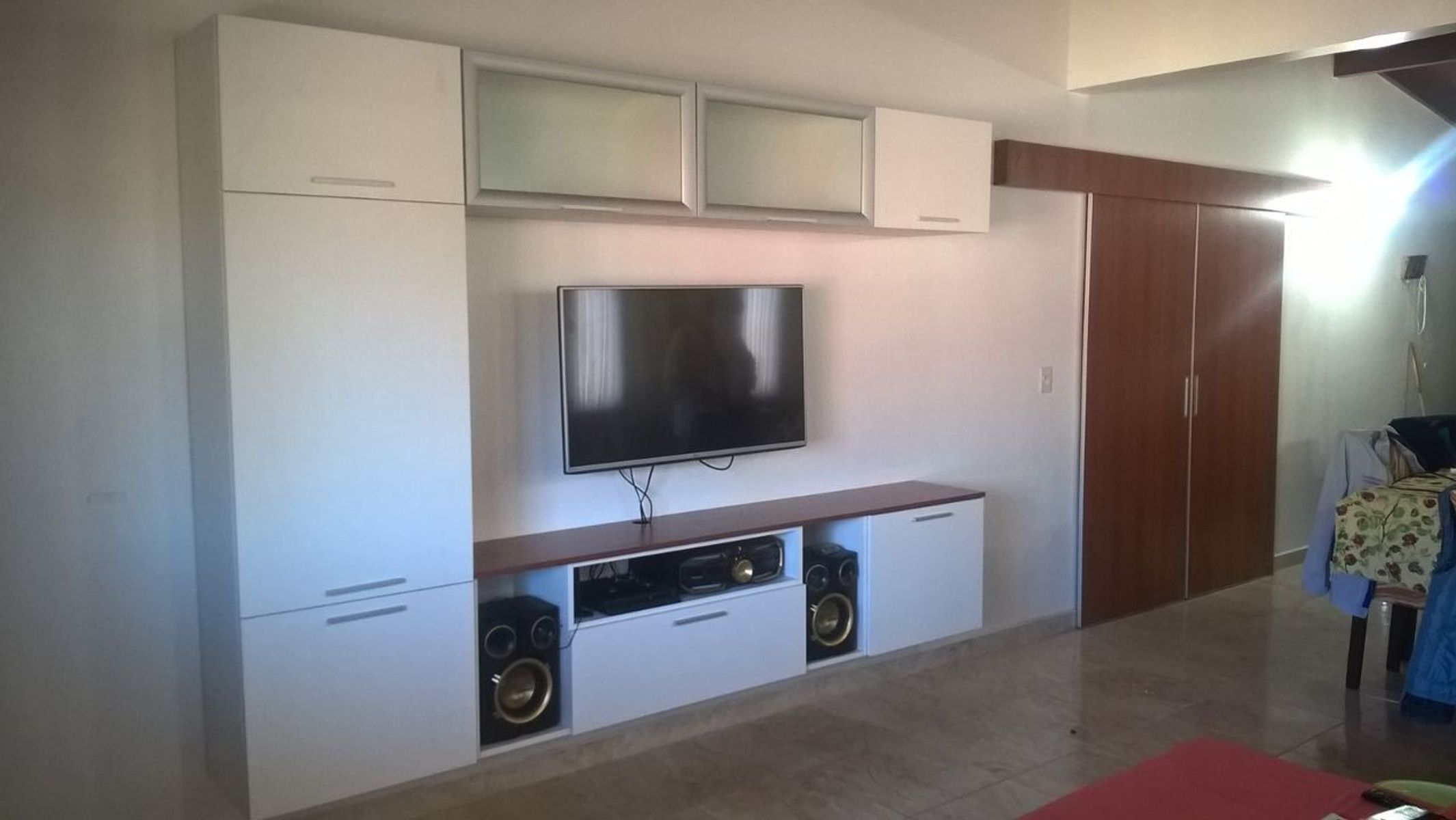EXCELENTE PROPIEDAD EN DOS PLANTAS DE SEIS HABITACIONES TRES BAÑOSJARDIN PATIO Y GARAGE PARA TRES AUTOS