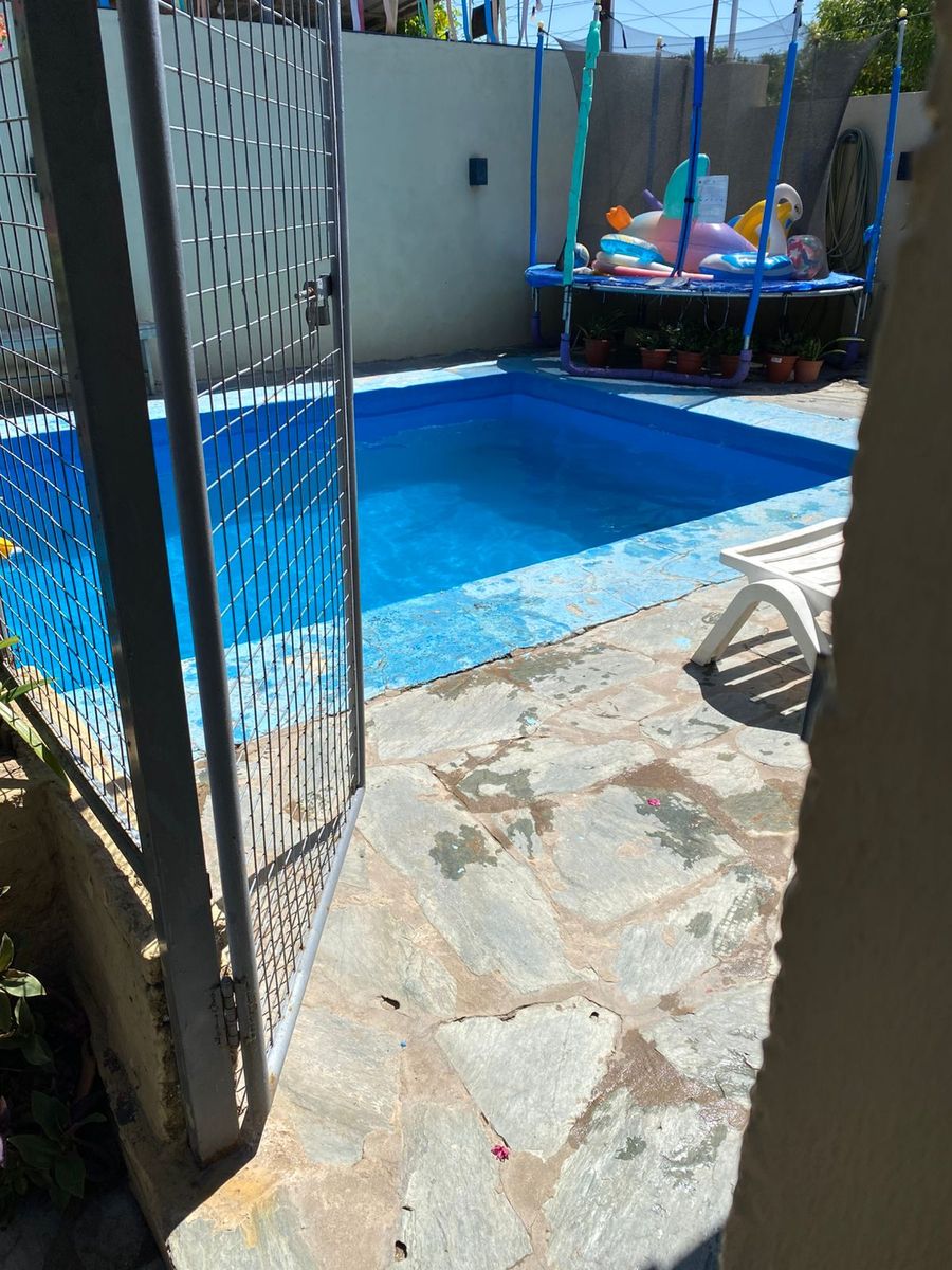 Excelente propiedad de cuatro ambientes con entrada de auto patio ypiscina — foto 8