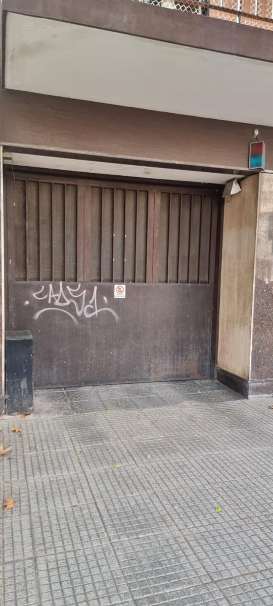 VENTA COCHERA FIJA CUBIERTA EN VILLA URQUIZA — foto 2