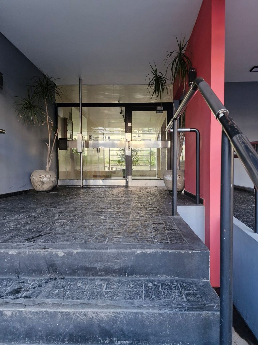 AMPLIO DEPARTAMENTO DE 2 AMBIENTES CON BALCON EN ALMAGRO — foto 2