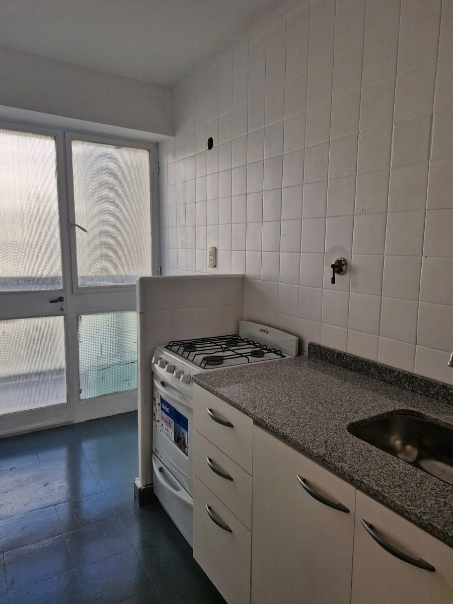 DEPARTAMENTO DE 2 AMBIENTES AL FRENTE CON BALCON — foto 2