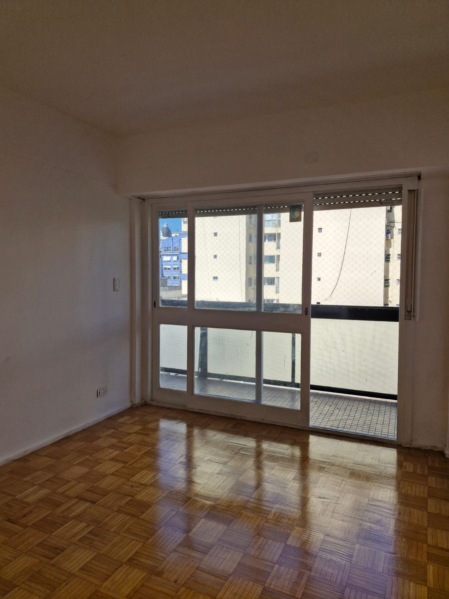 DEPARTAMENTO DE 2 AMBIENTES AL FRENTE CON BALCON — foto 7